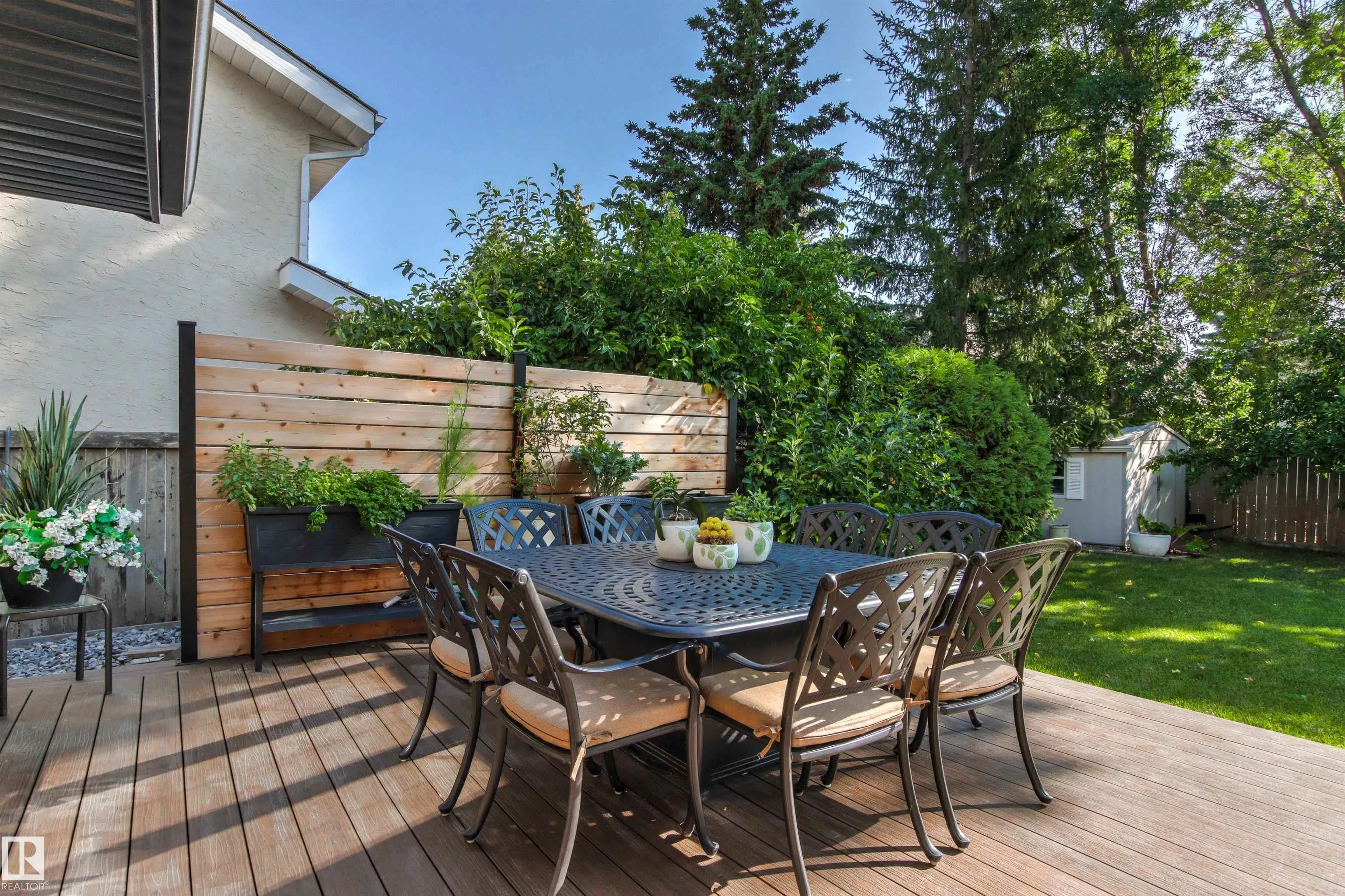 212 WOLF RIDGE Close