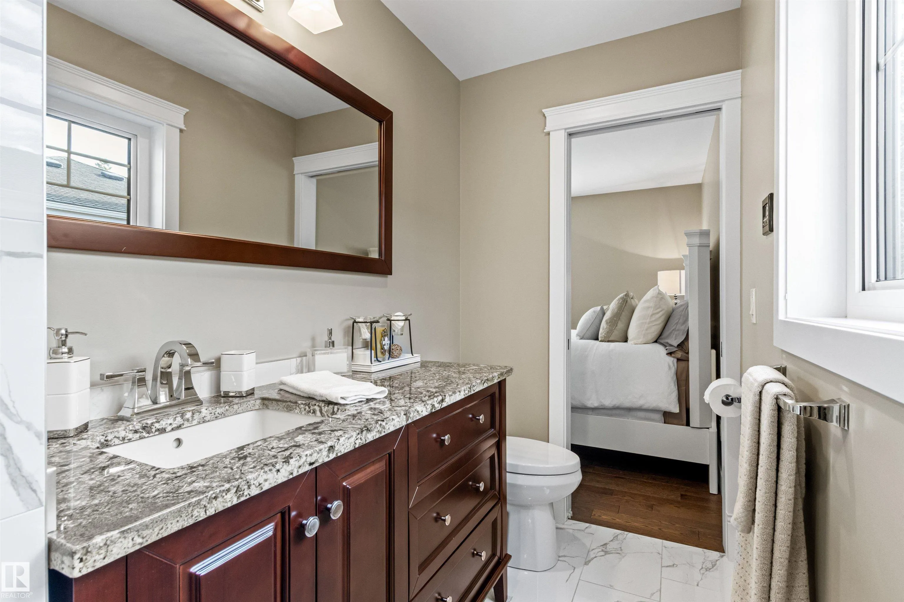212 WOLF RIDGE Close