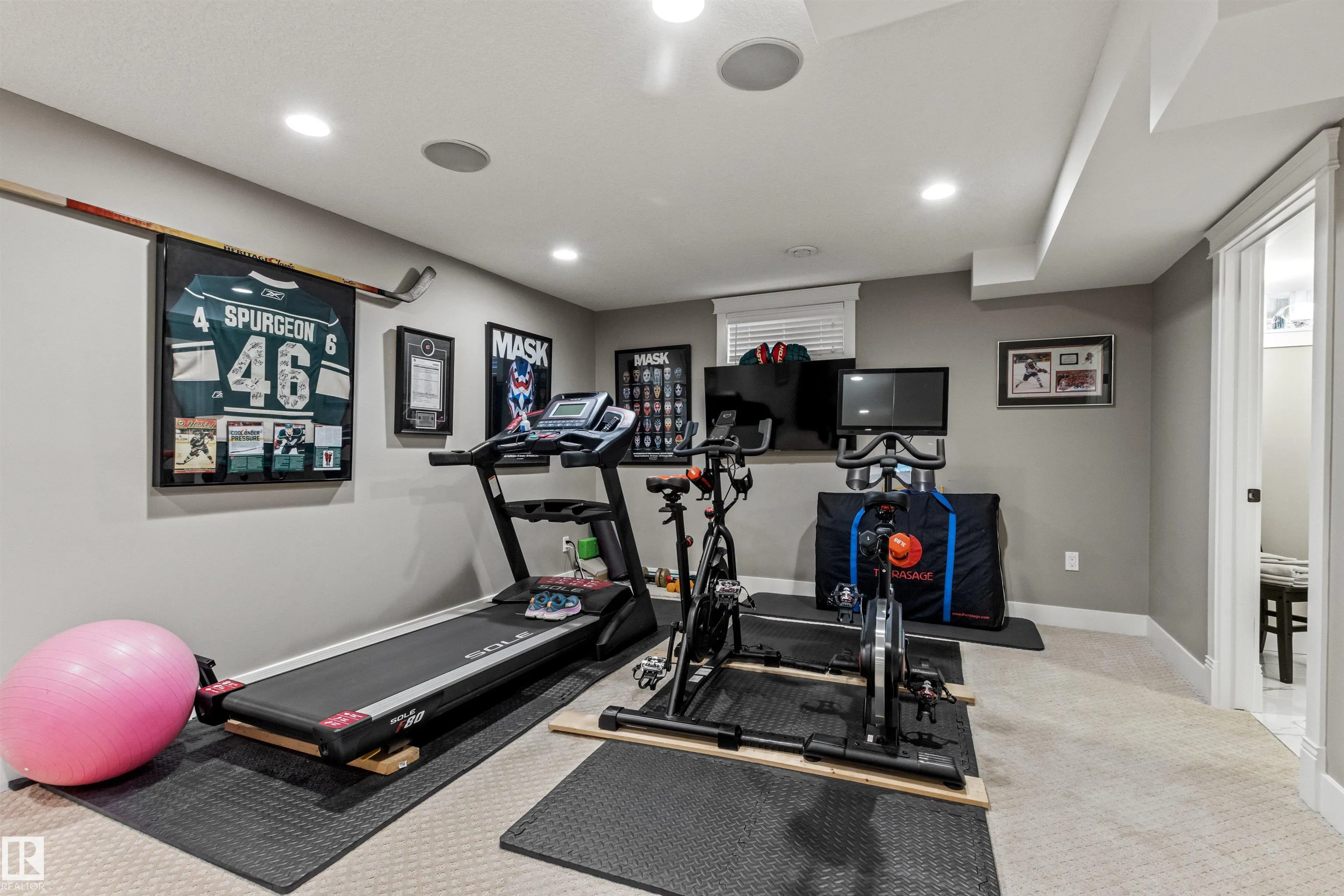 212 WOLF RIDGE Close