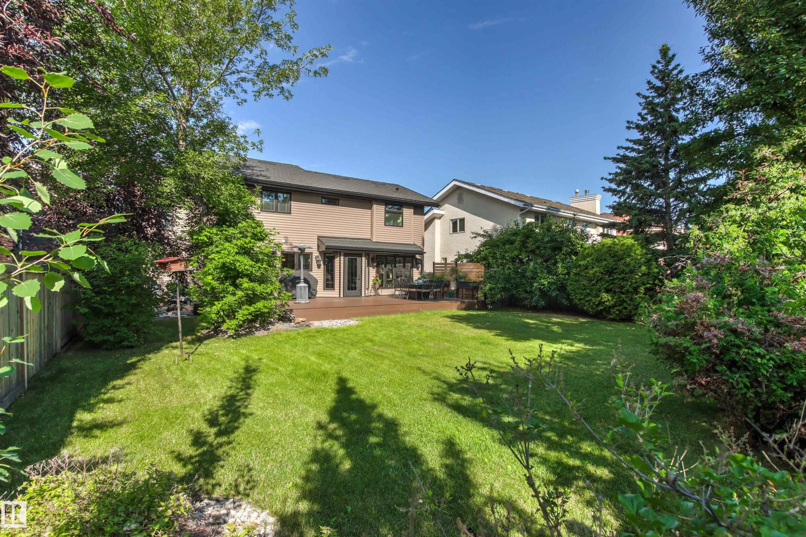 212 WOLF RIDGE Close