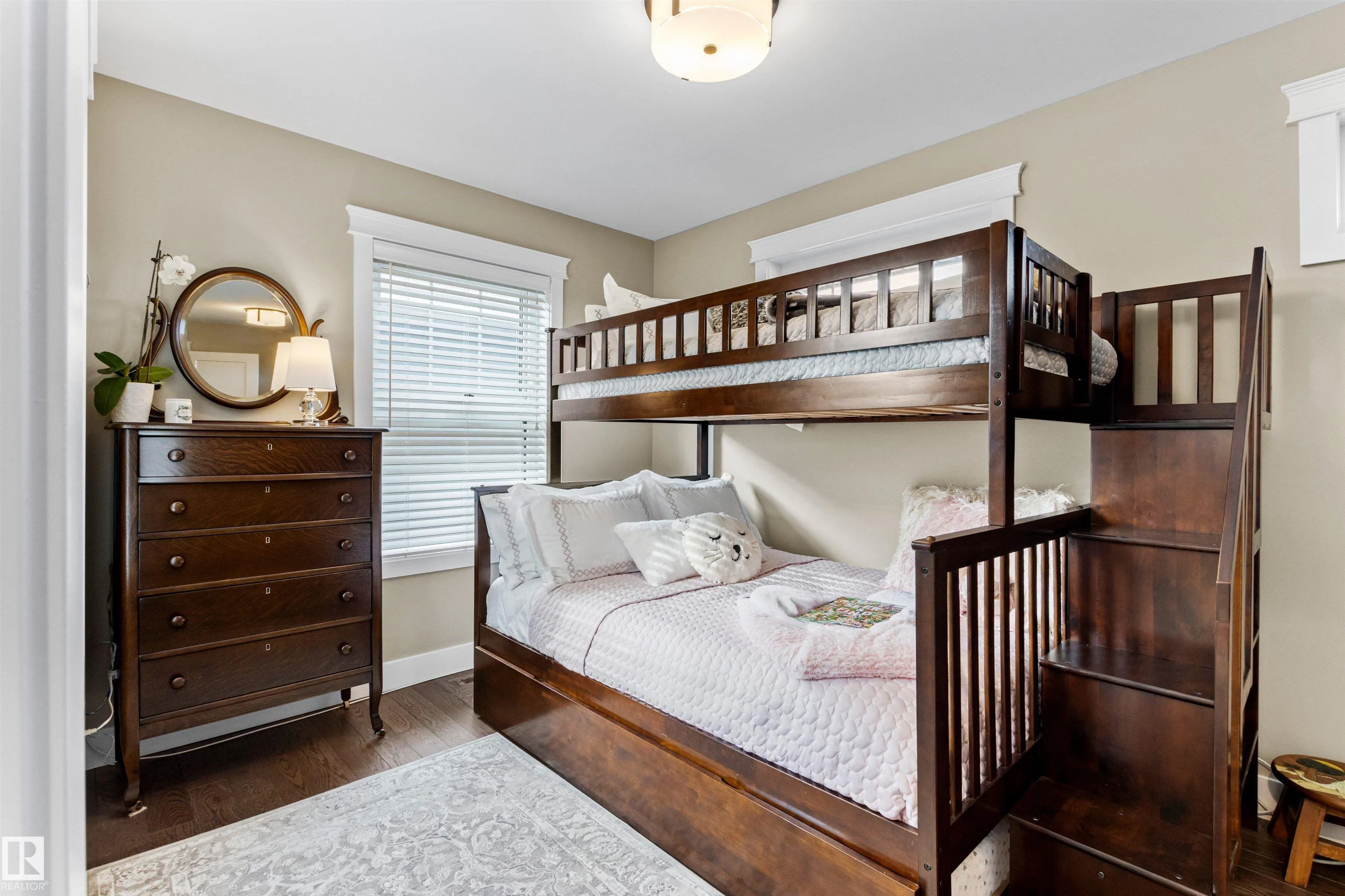 212 WOLF RIDGE Close