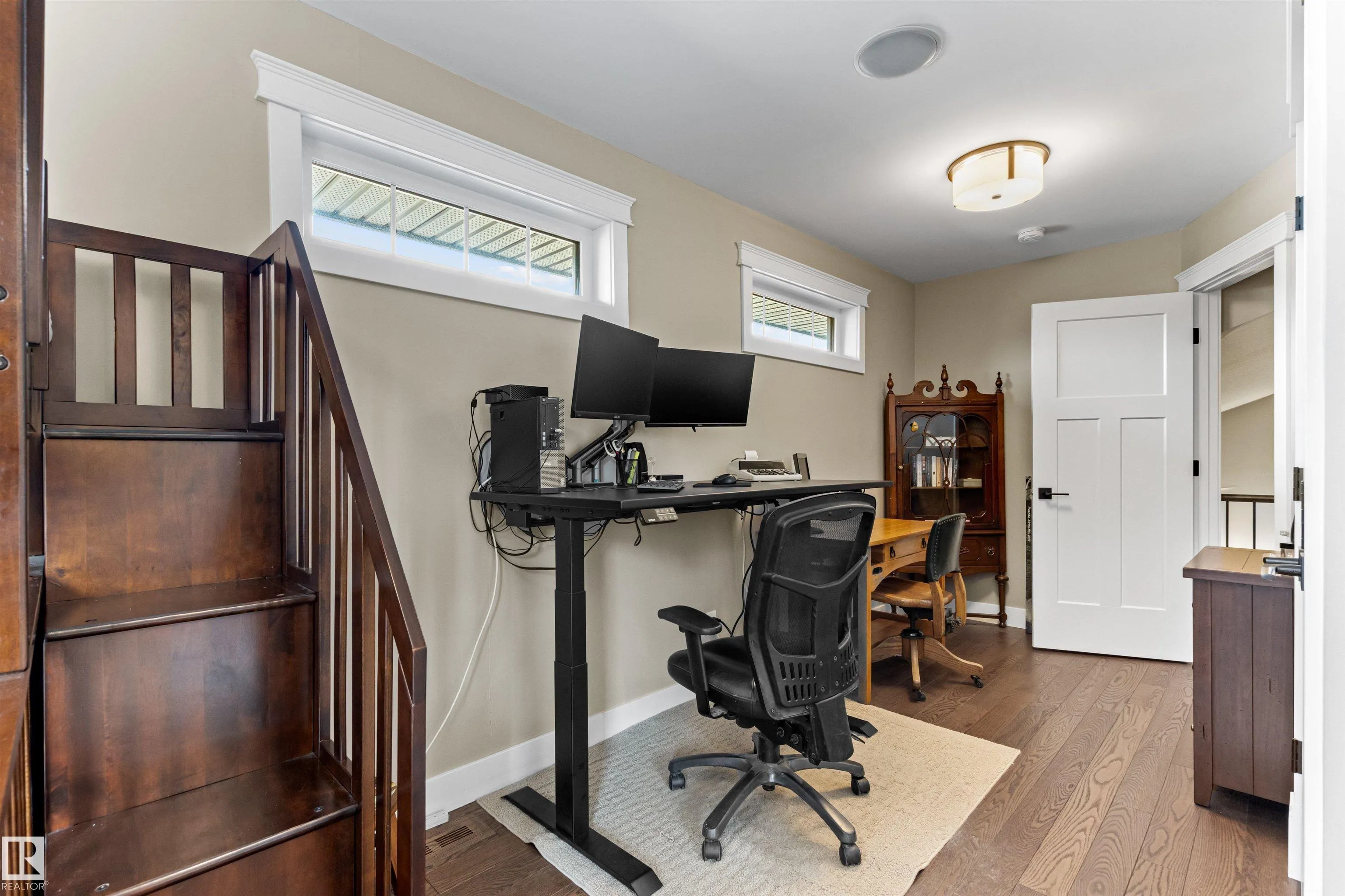 212 WOLF RIDGE Close