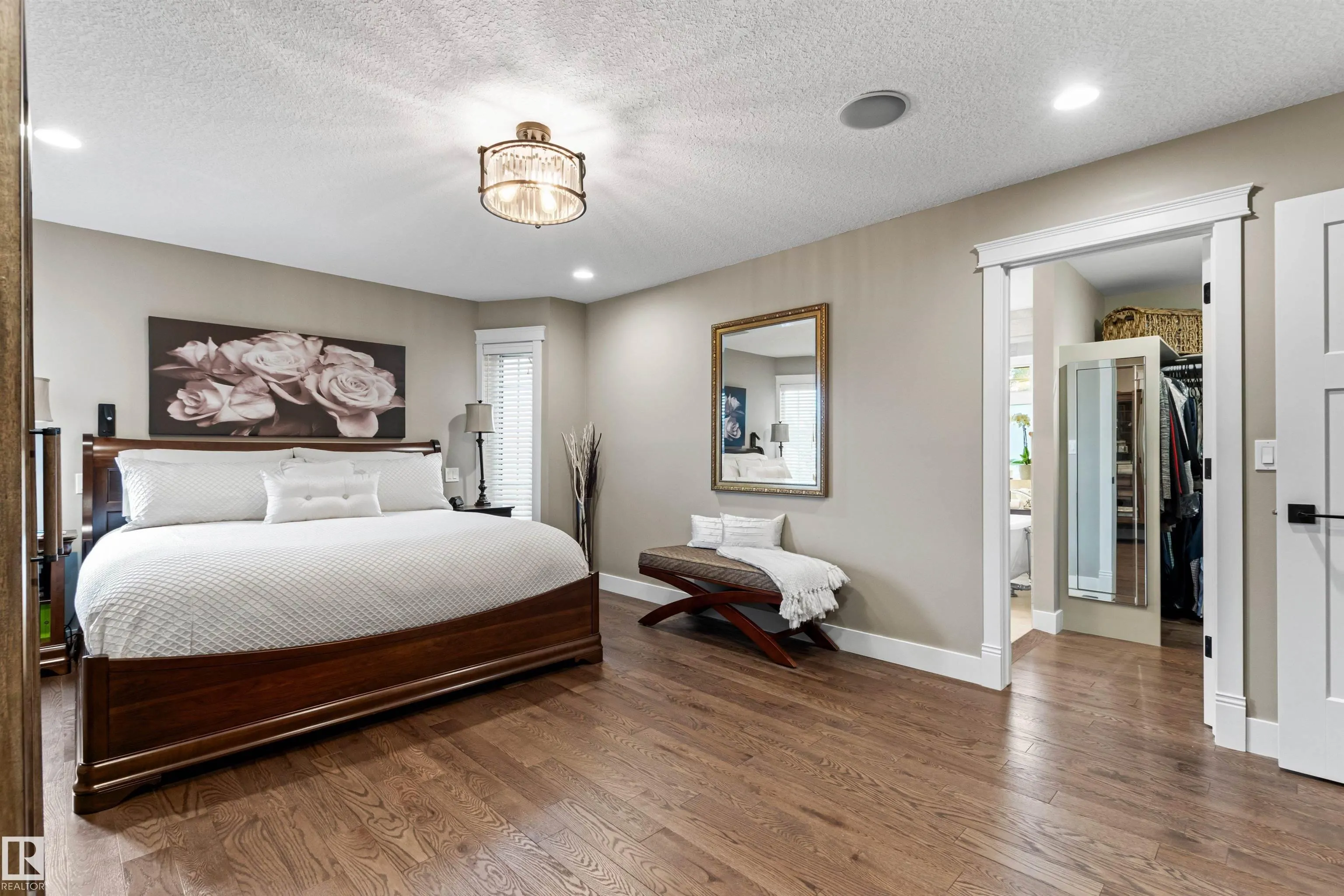 212 WOLF RIDGE Close