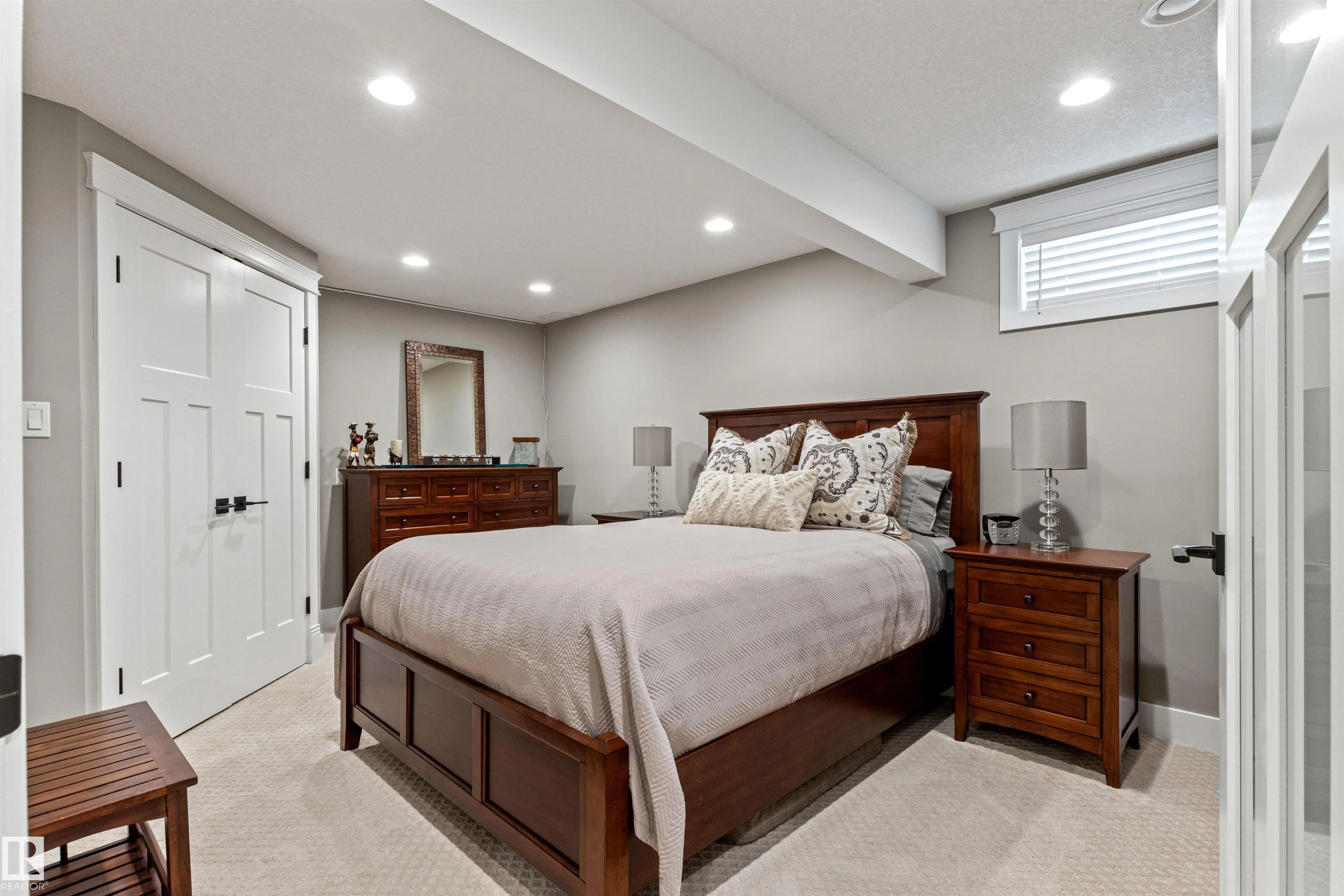 212 WOLF RIDGE Close