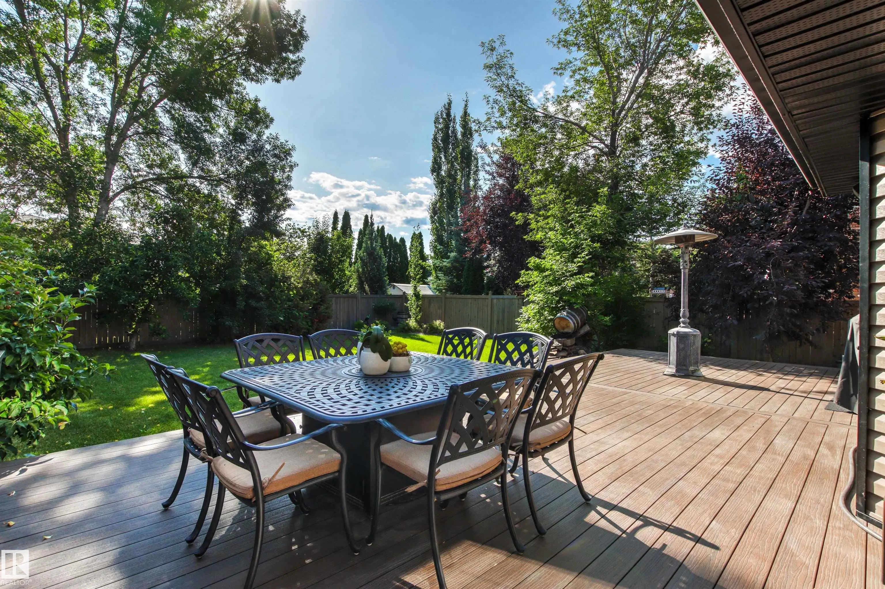 212 WOLF RIDGE Close