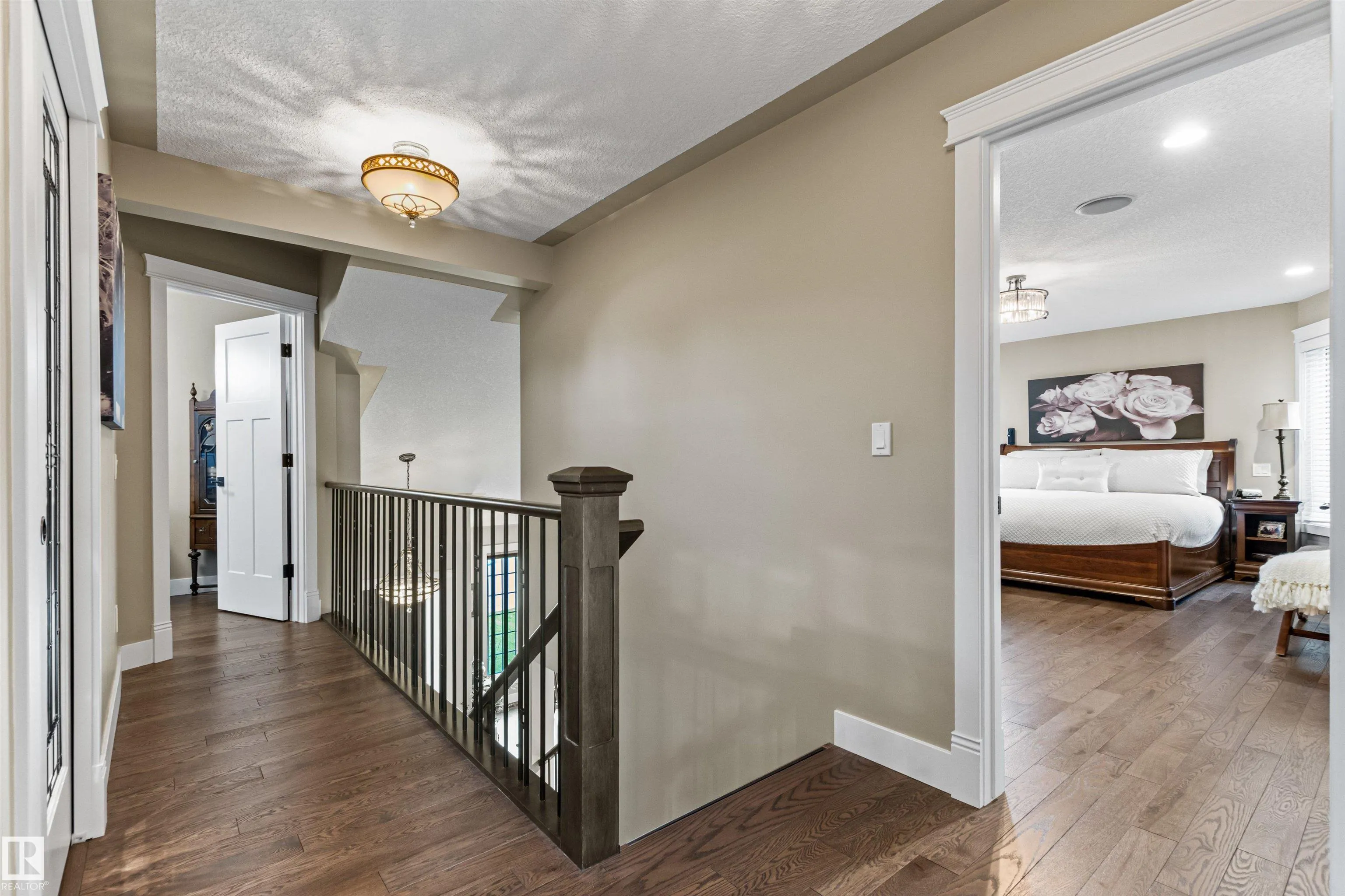 212 WOLF RIDGE Close
