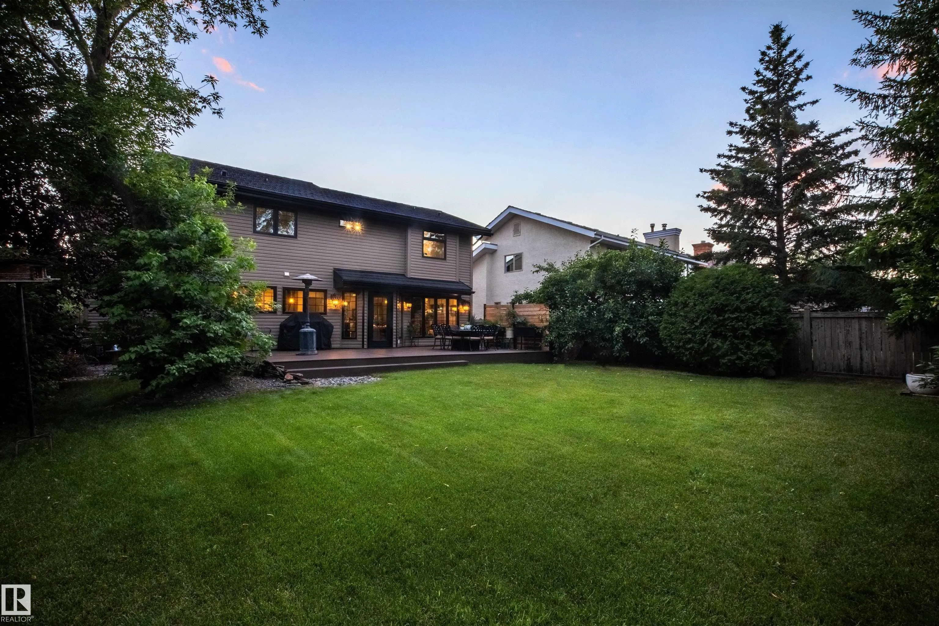 212 WOLF RIDGE Close