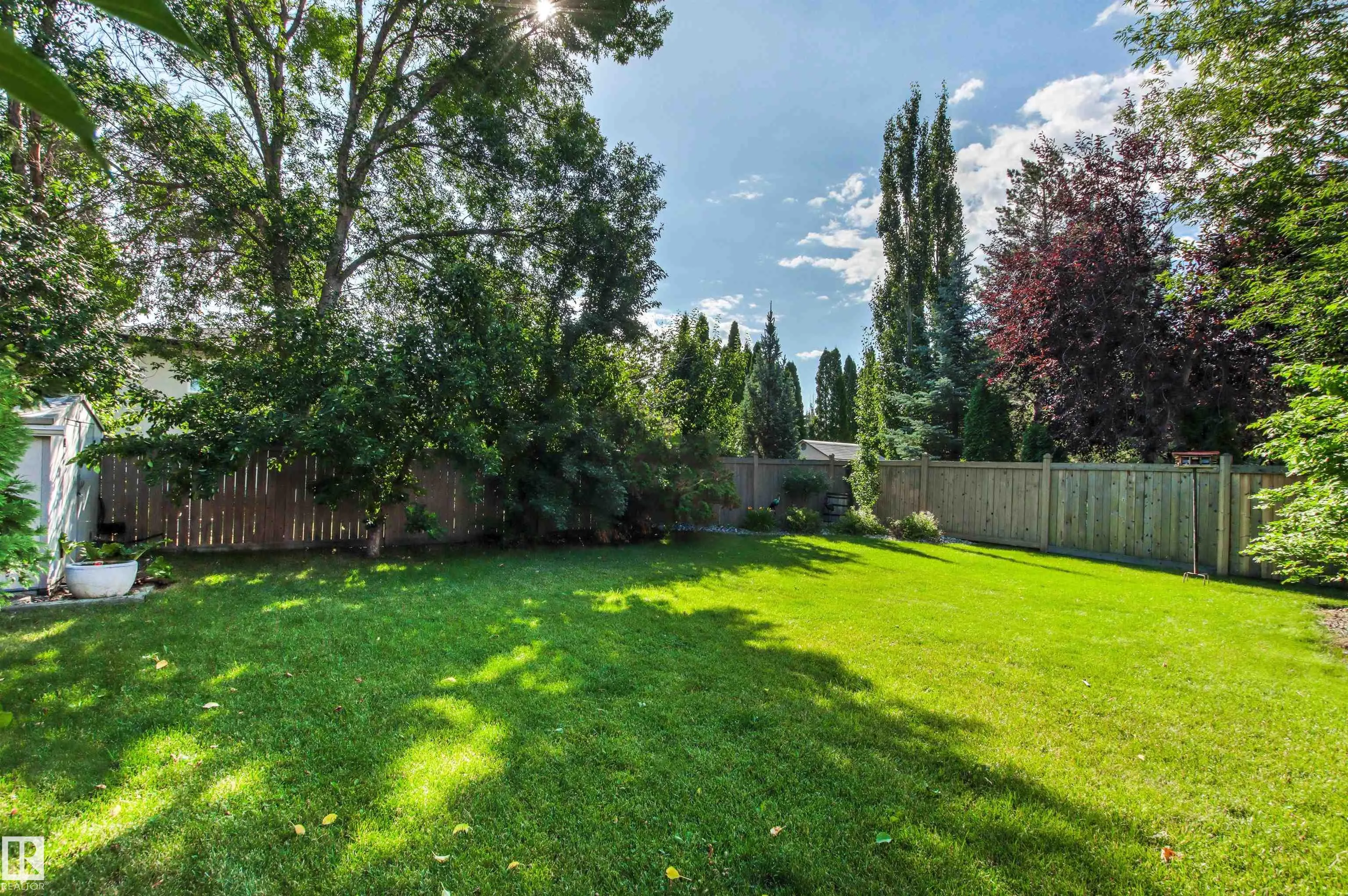 212 WOLF RIDGE Close
