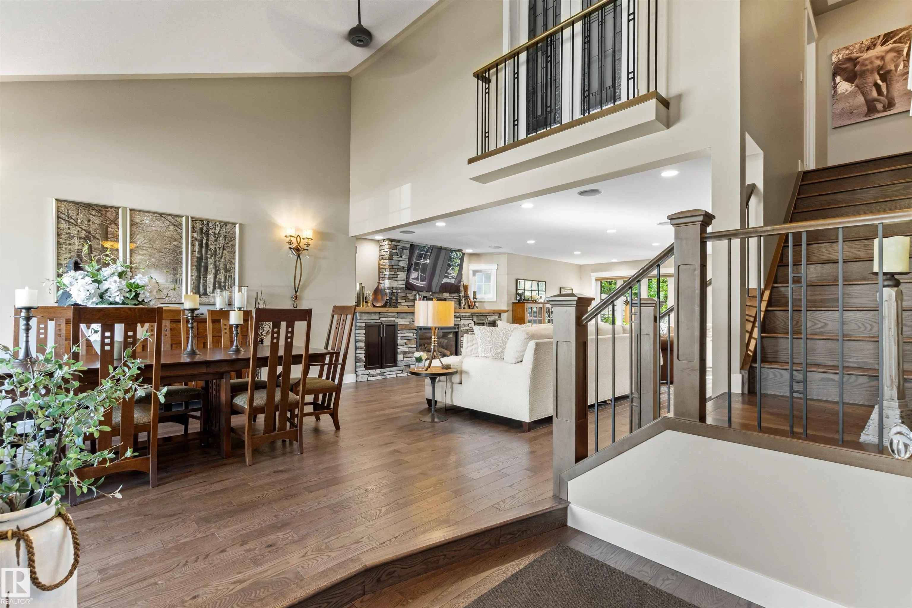 212 WOLF RIDGE Close