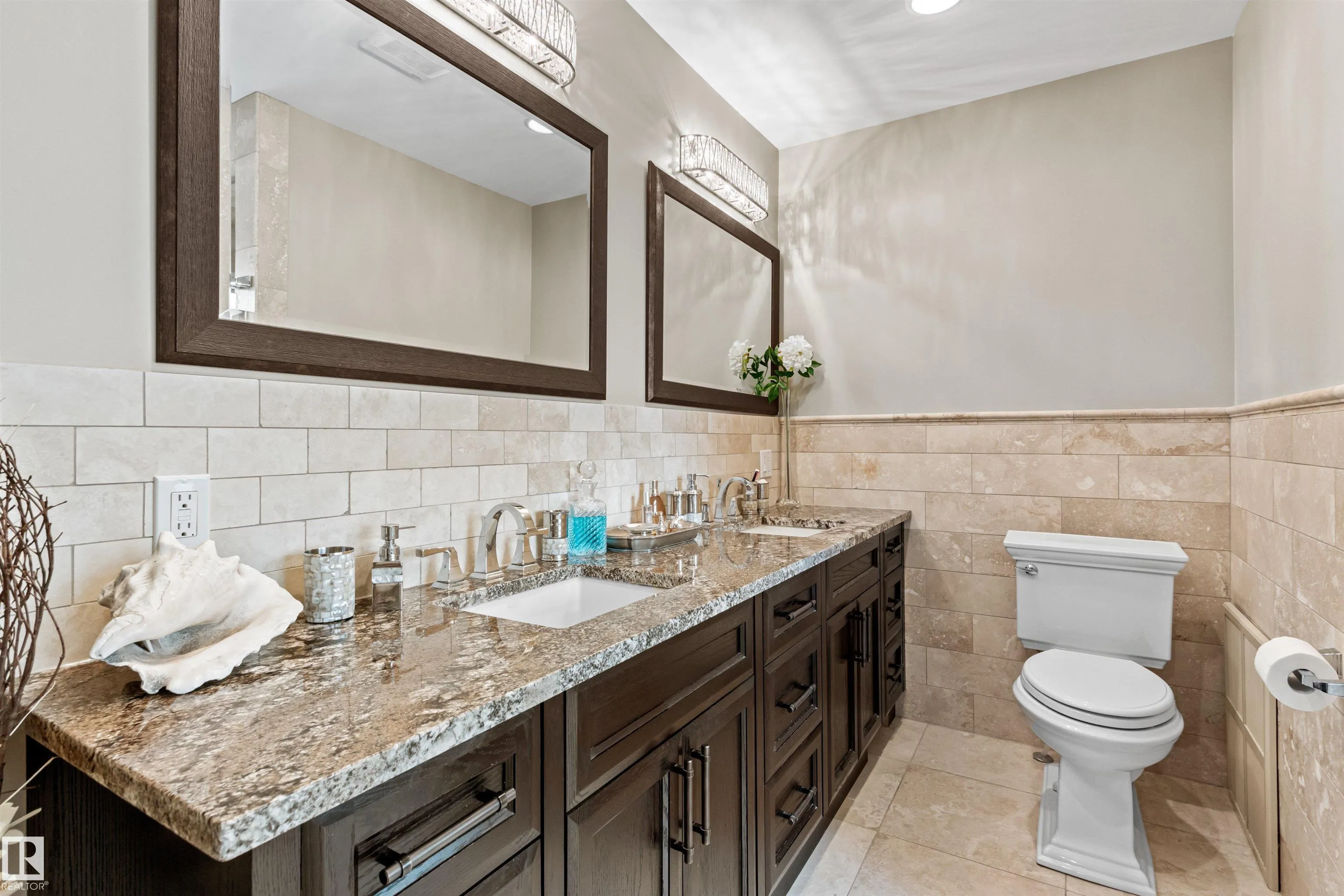 212 WOLF RIDGE Close