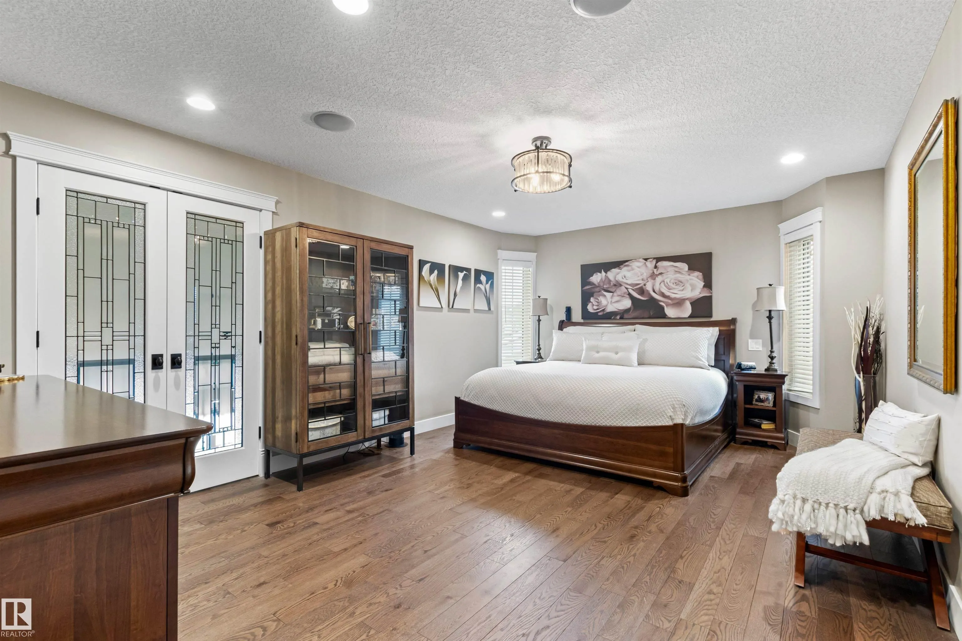 212 WOLF RIDGE Close