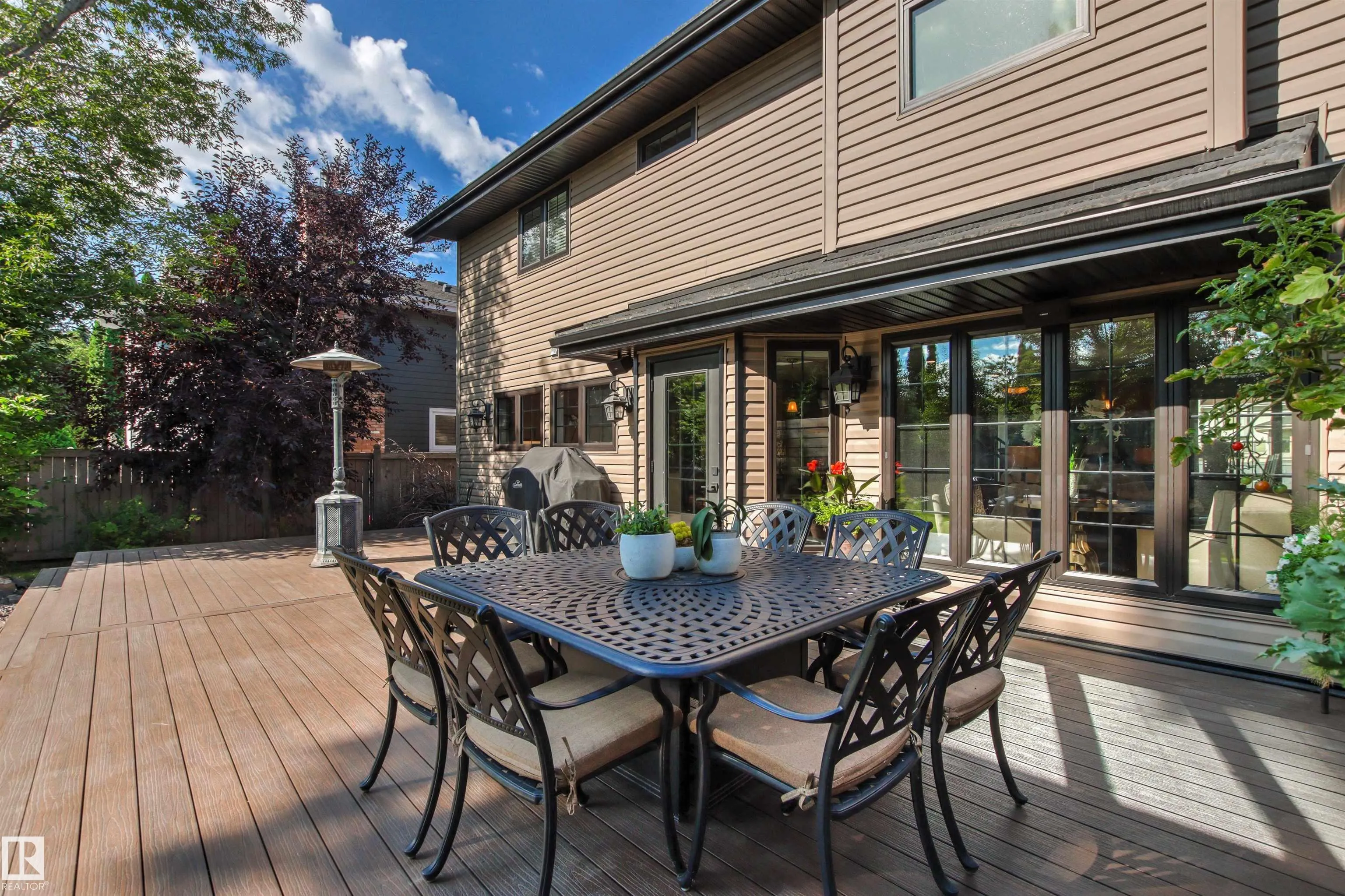 212 WOLF RIDGE Close