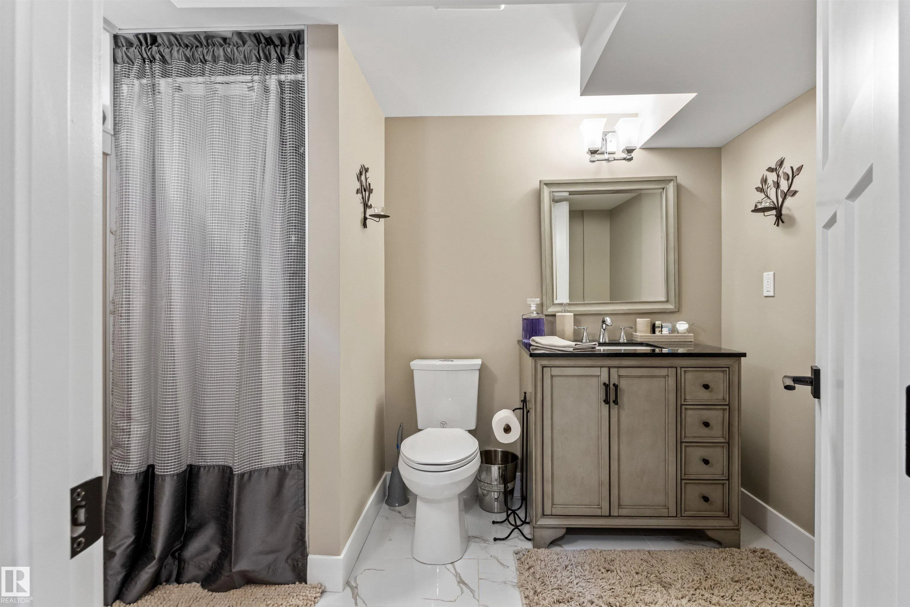 212 WOLF RIDGE Close