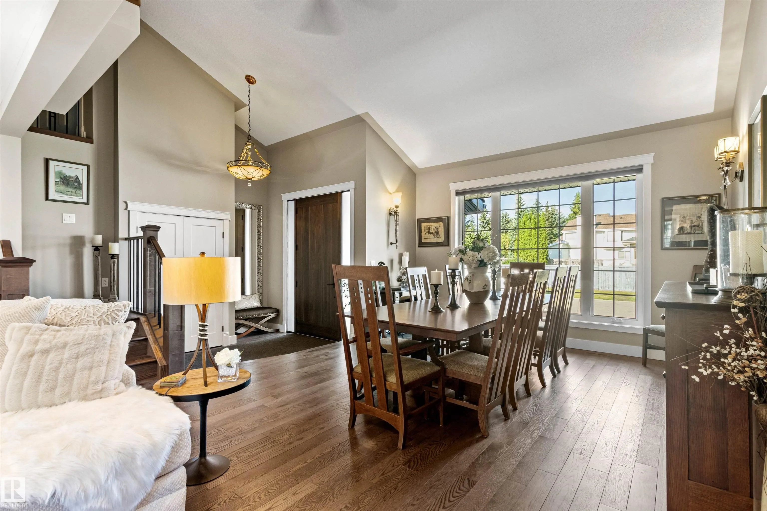 212 WOLF RIDGE Close