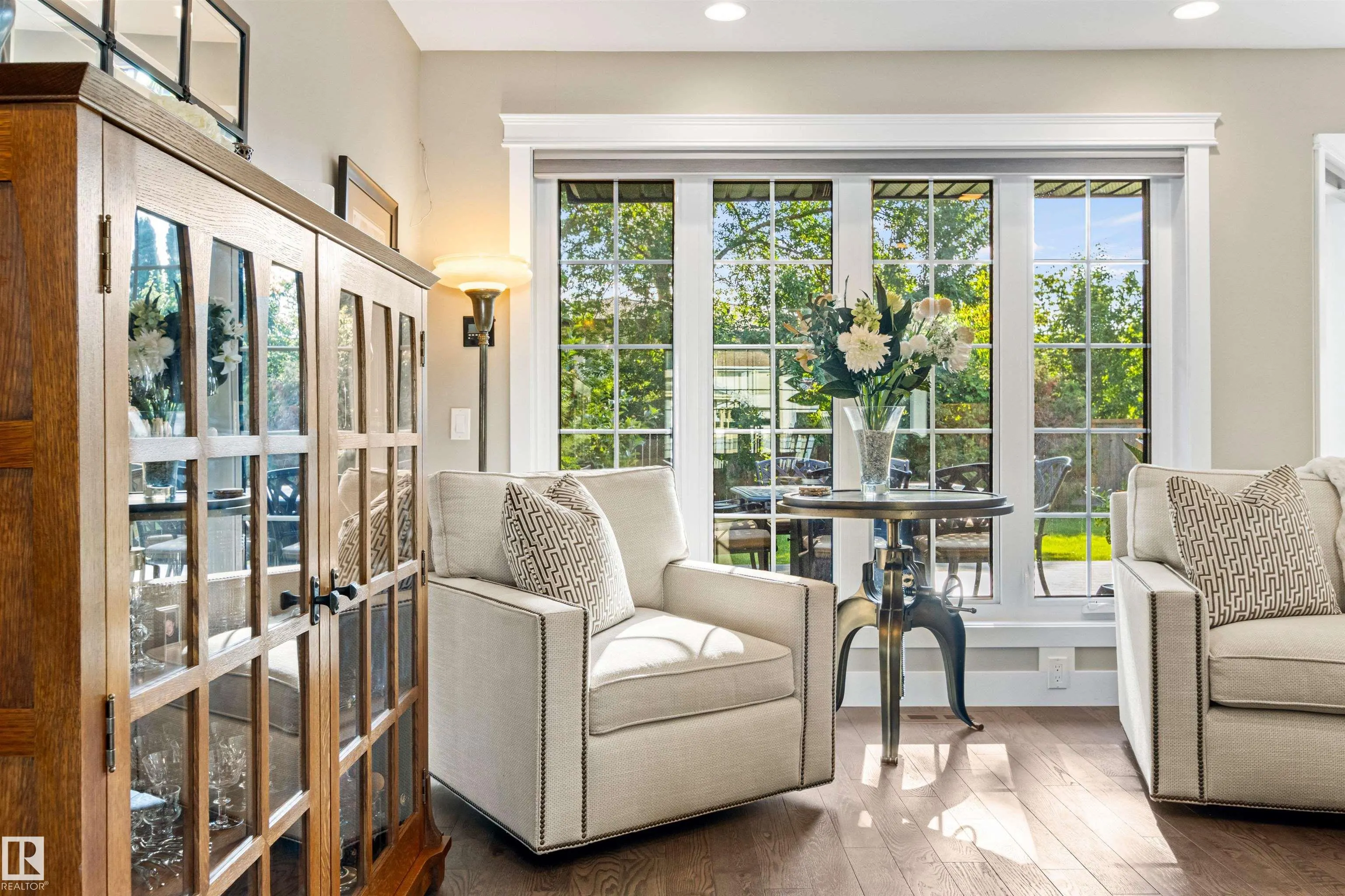 212 WOLF RIDGE Close