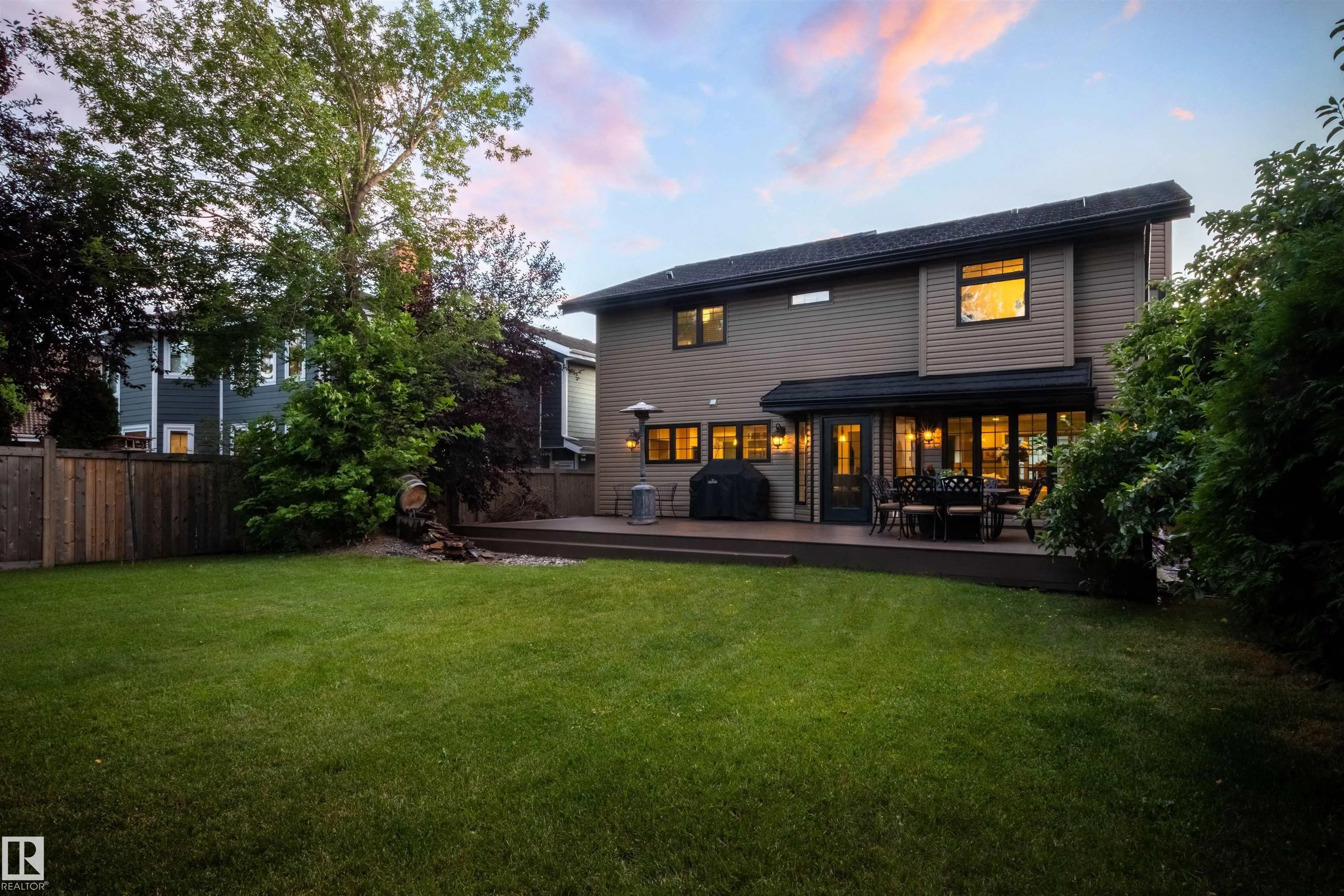 212 WOLF RIDGE Close