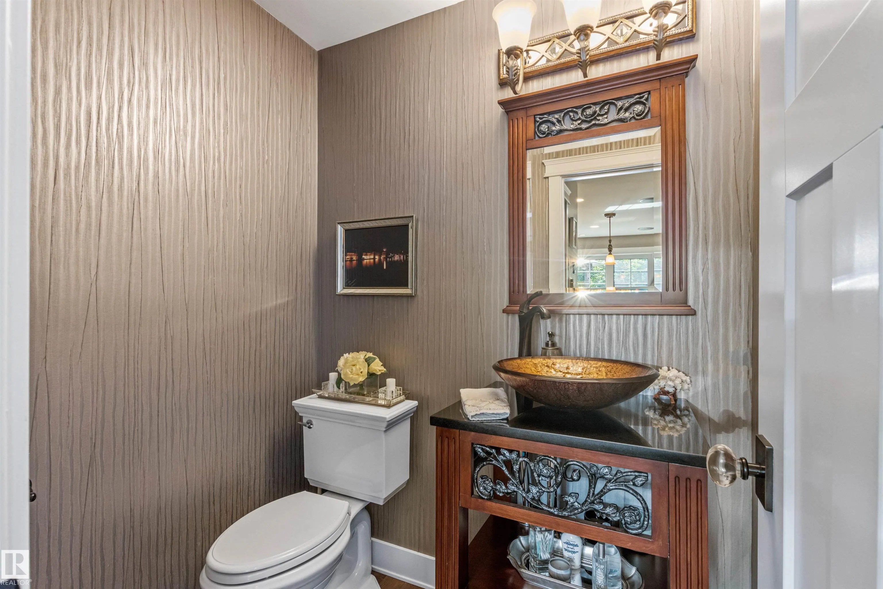212 WOLF RIDGE Close
