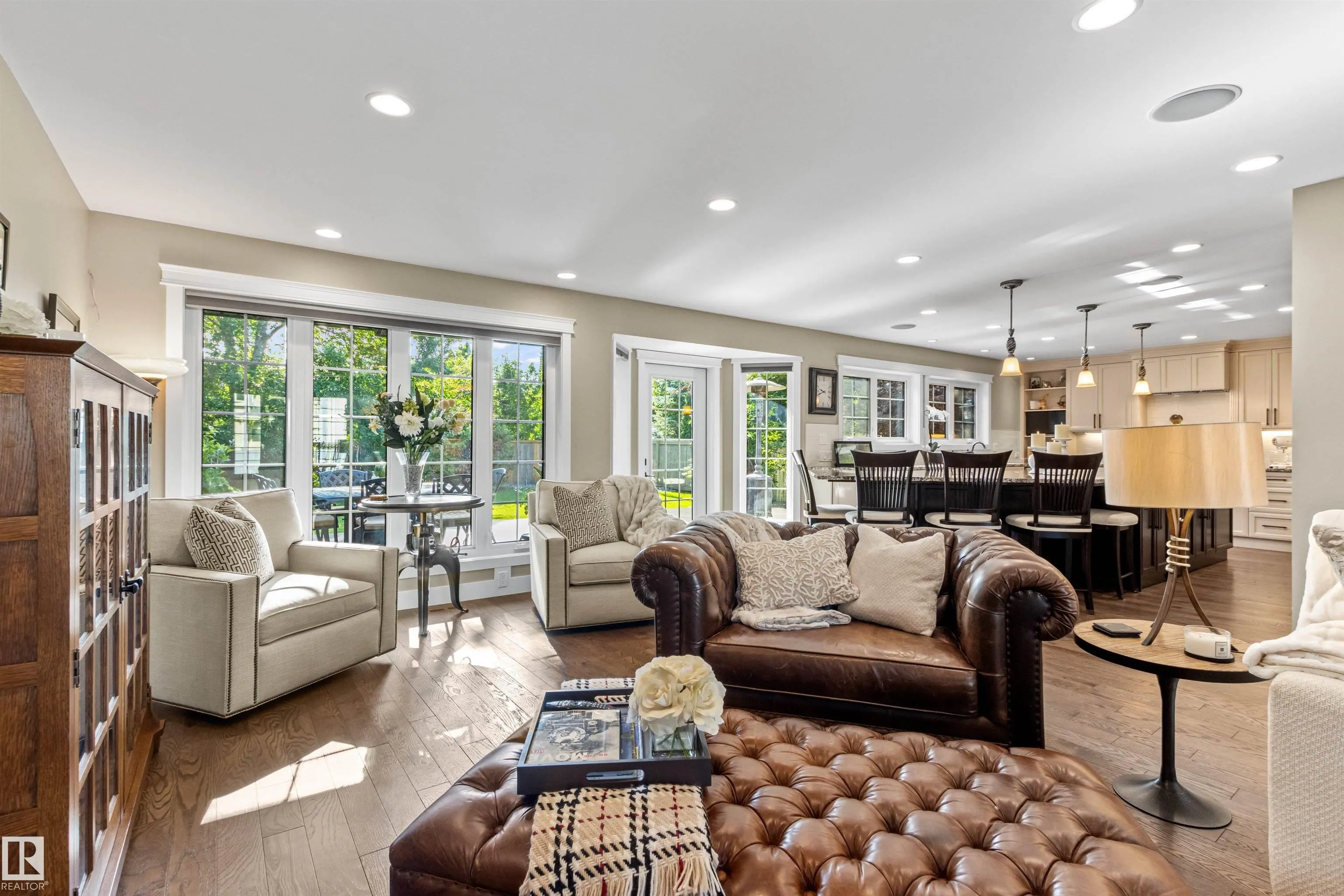 212 WOLF RIDGE Close
