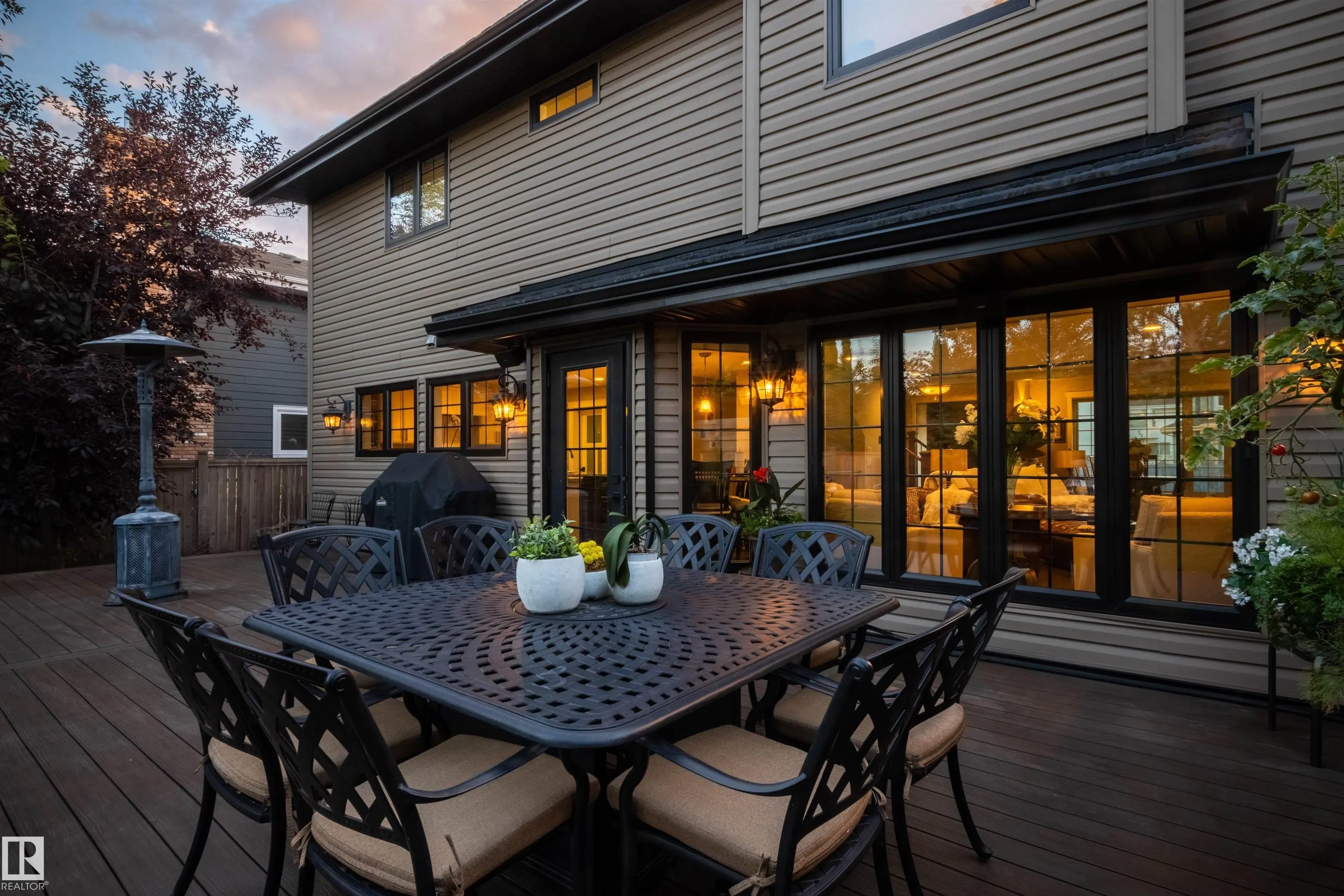 212 WOLF RIDGE Close