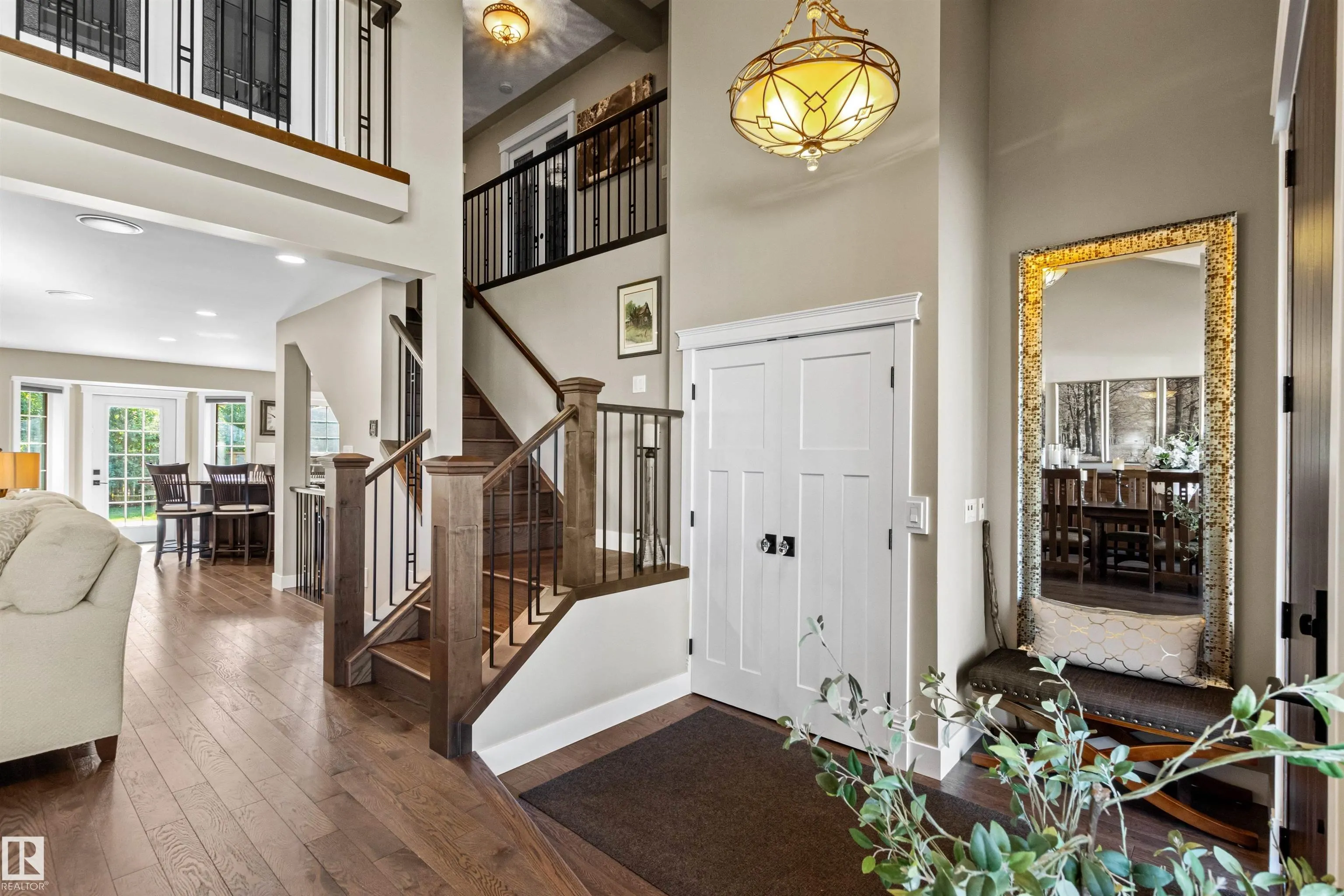 212 WOLF RIDGE Close