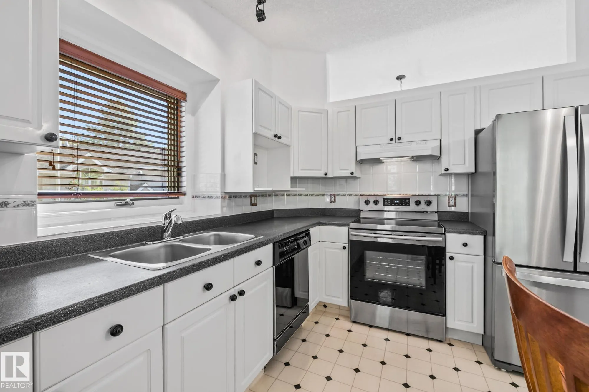 15 POIRIER Avenue