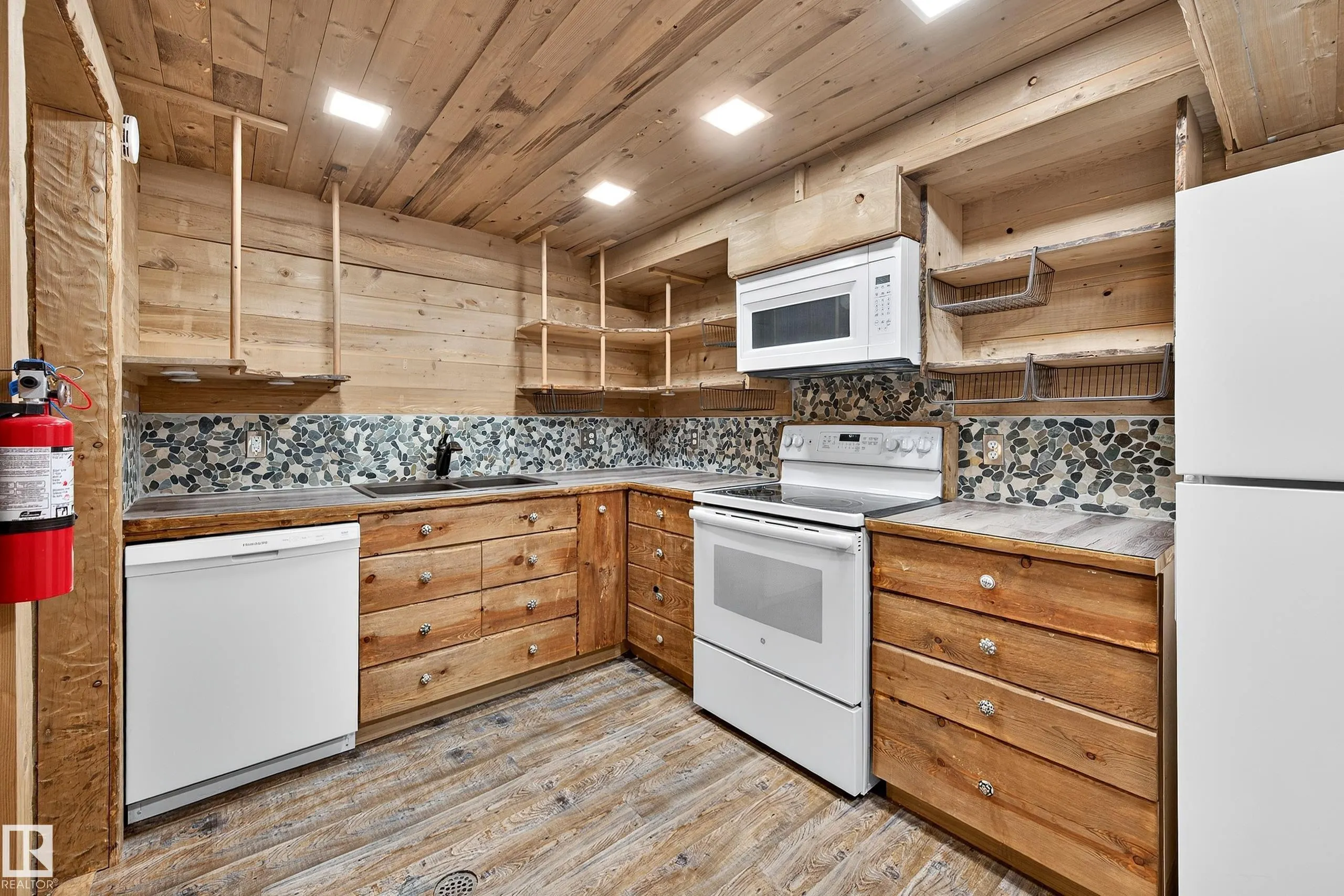 116 CORINTHIA Drive