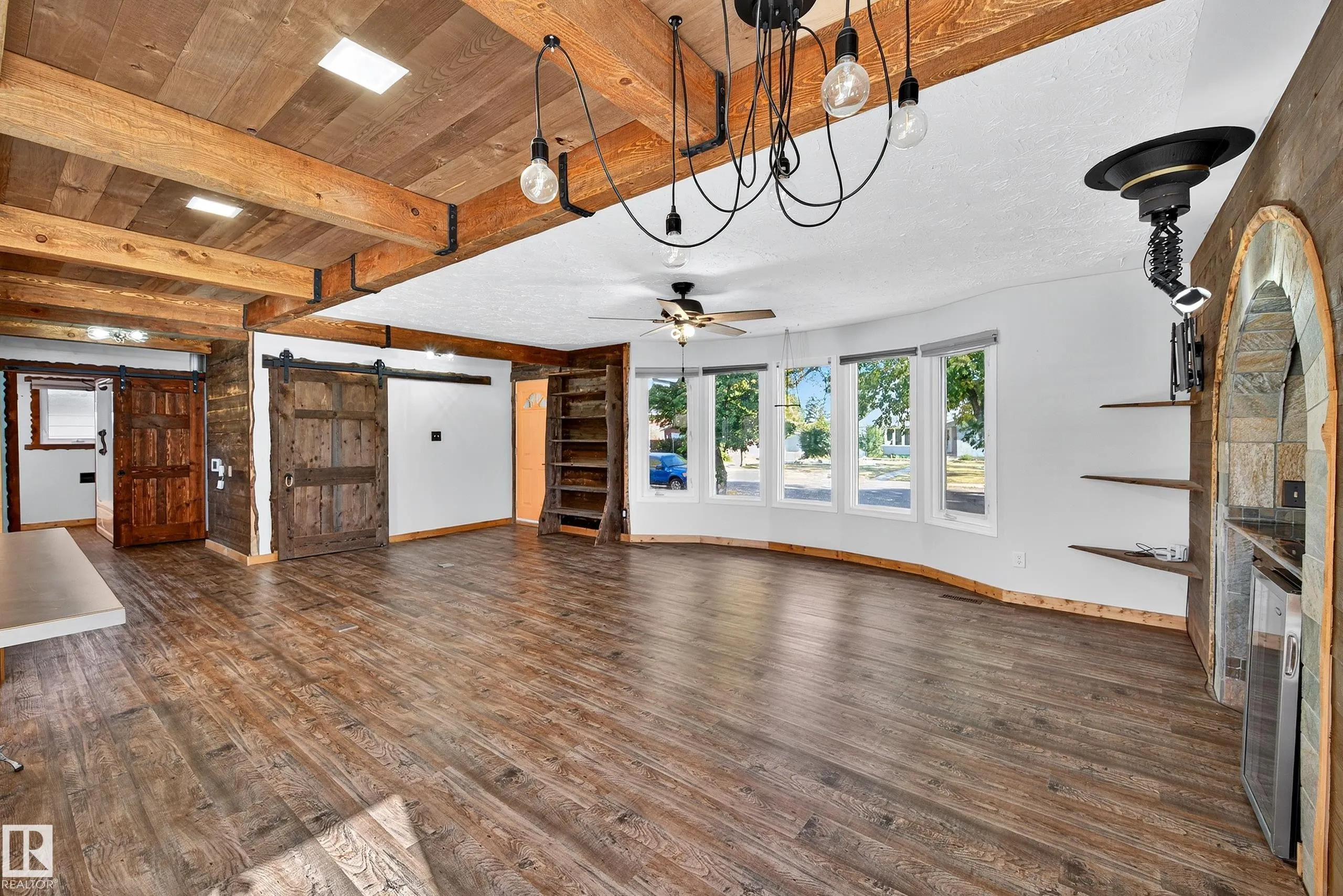 116 CORINTHIA Drive