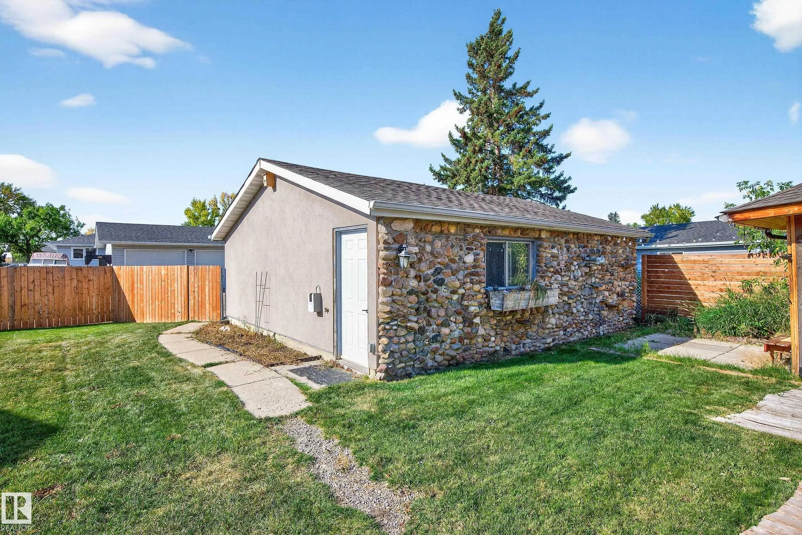 116 CORINTHIA Drive