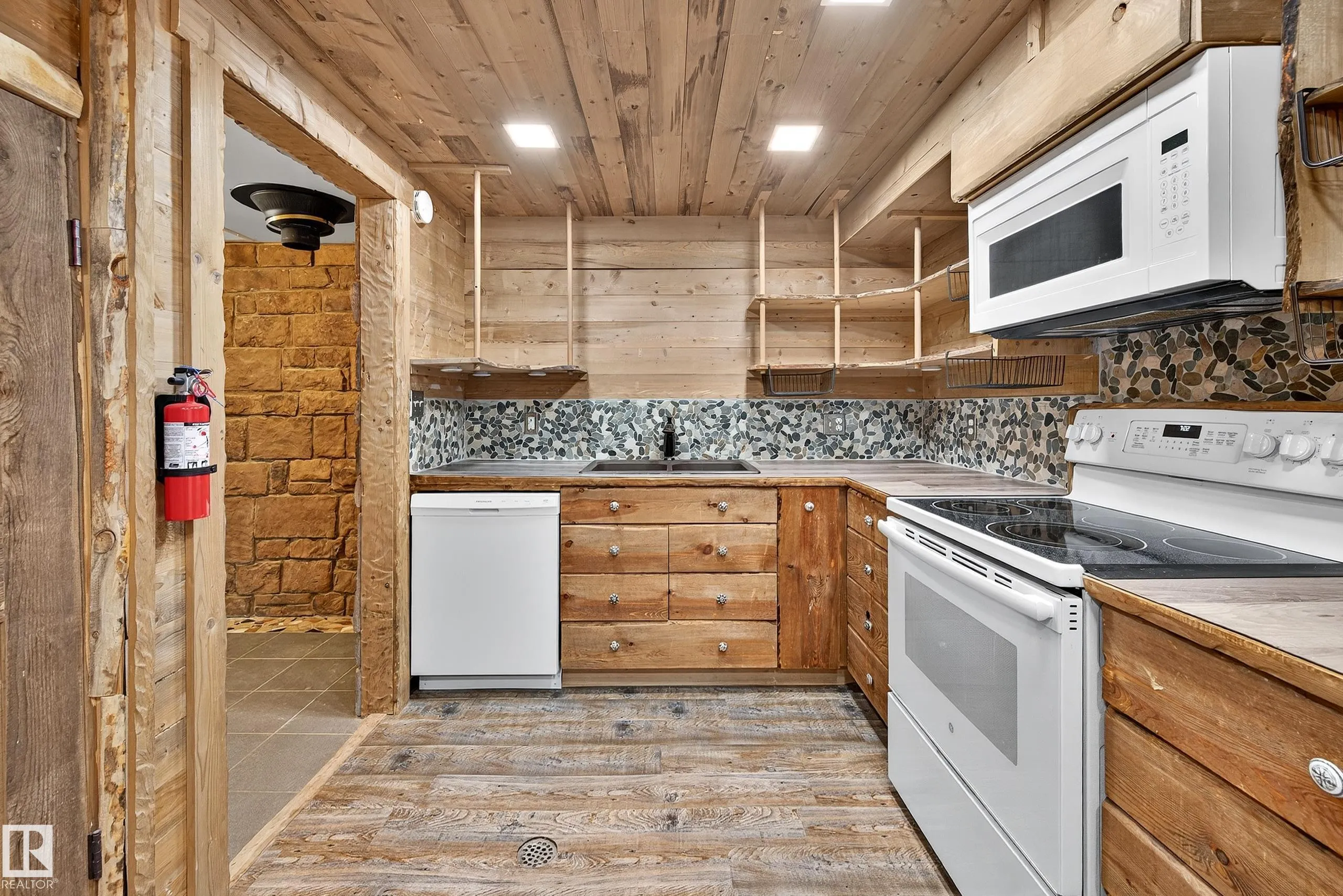 116 CORINTHIA Drive
