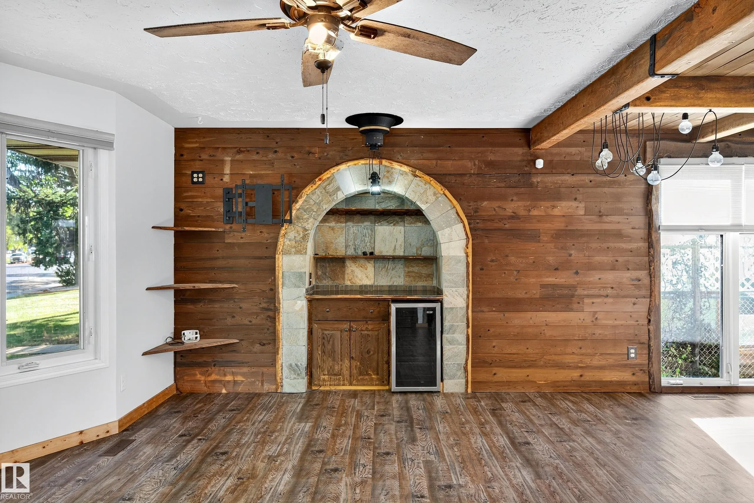 116 CORINTHIA Drive