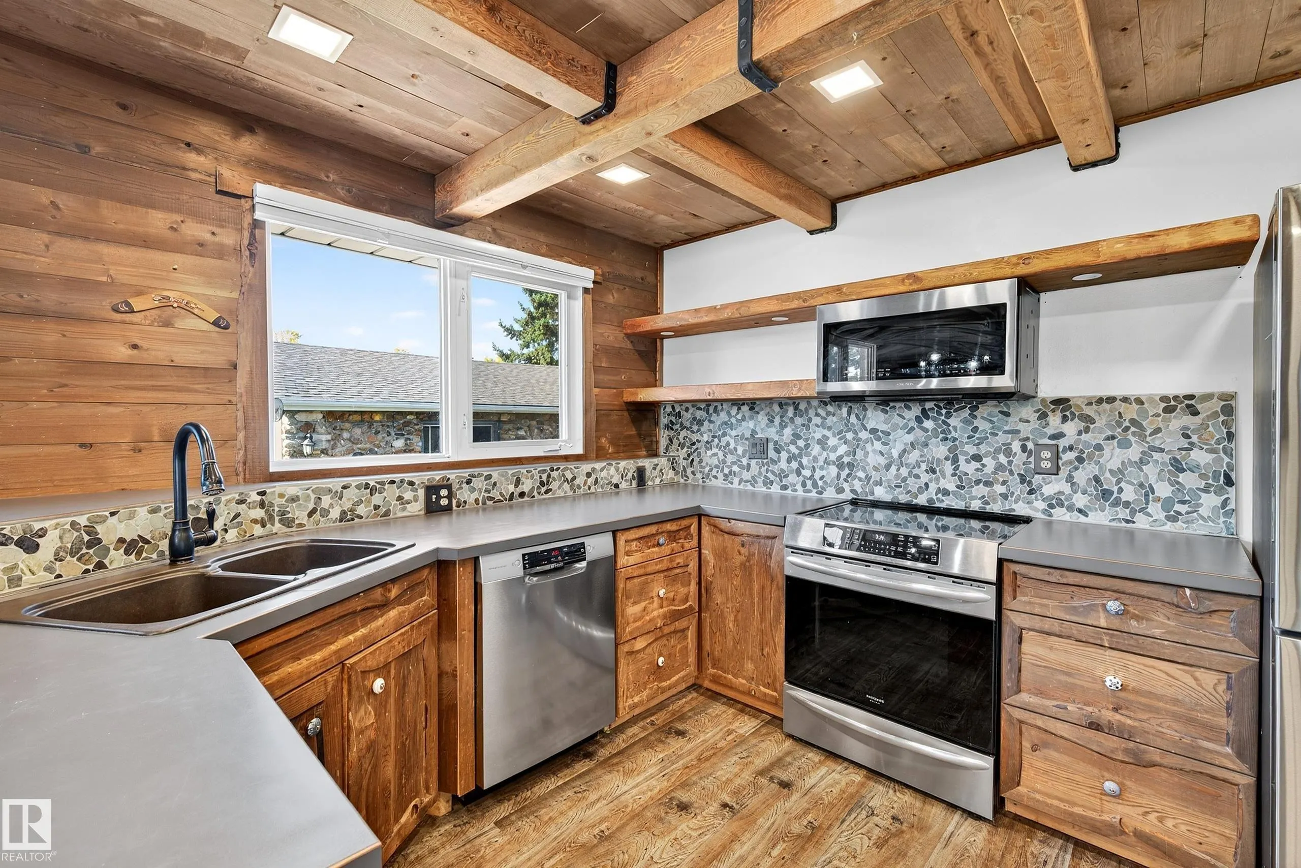 116 CORINTHIA Drive