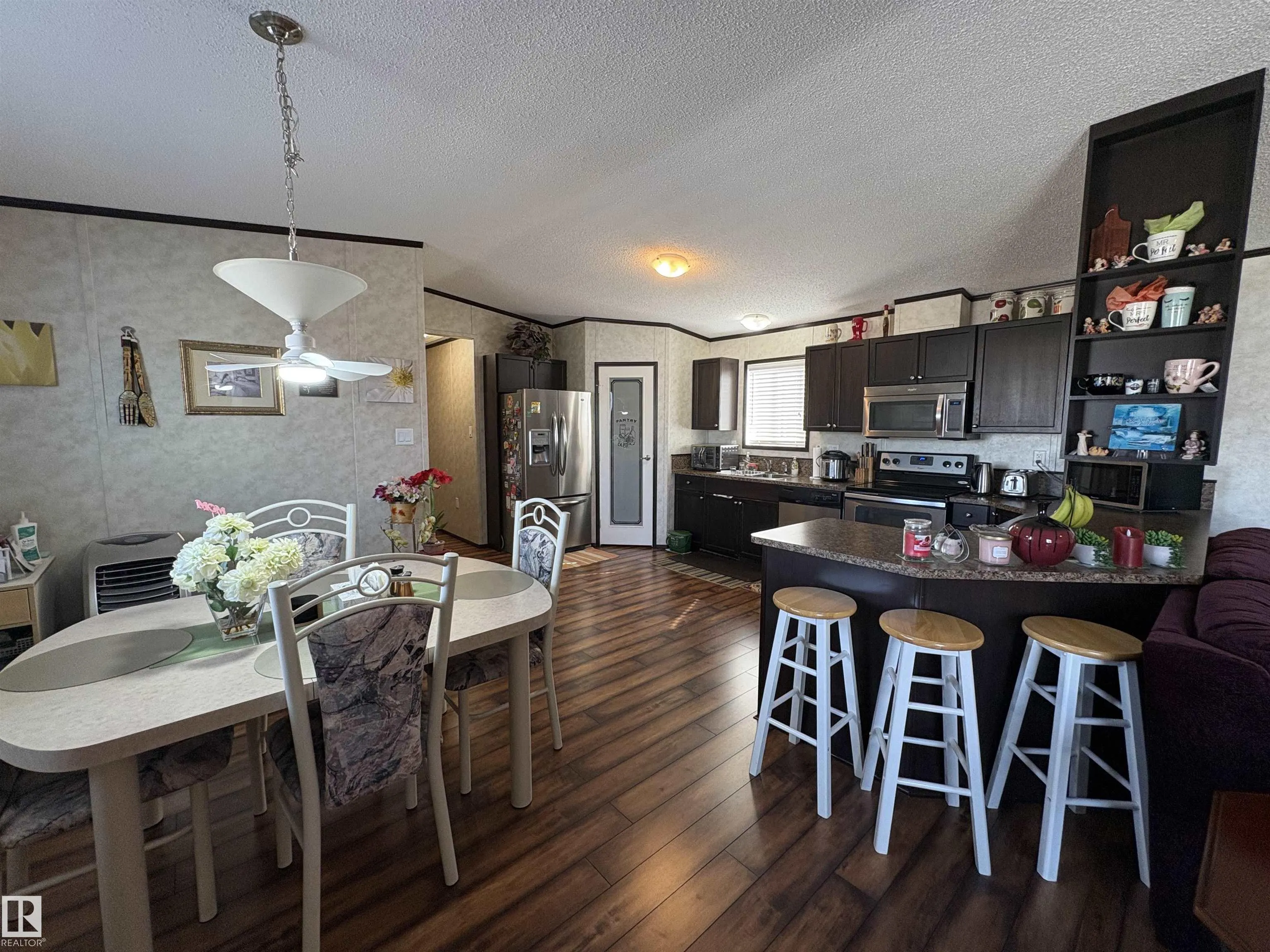 419 Oak Ridge Crescent