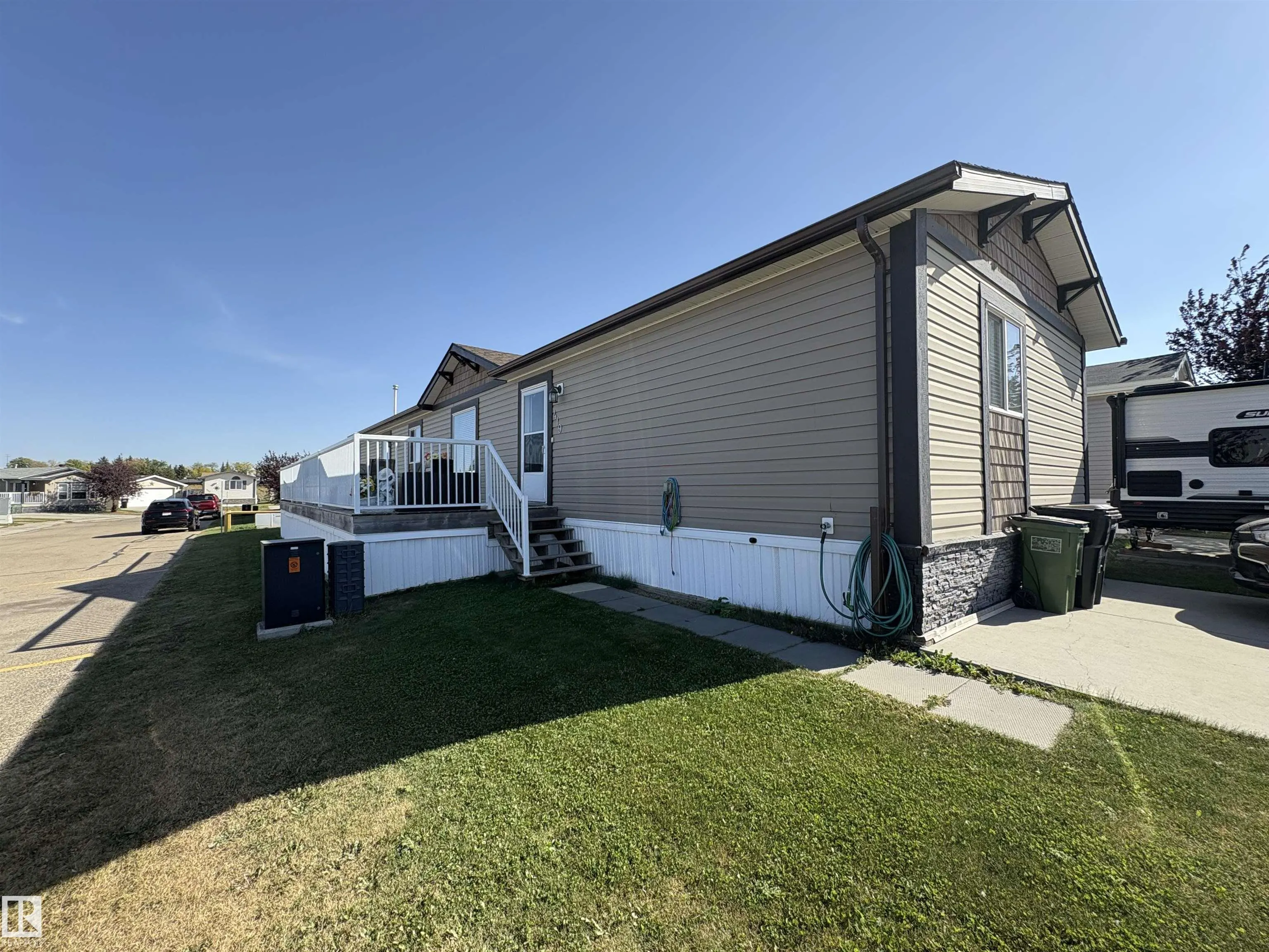 419 Oak Ridge Crescent