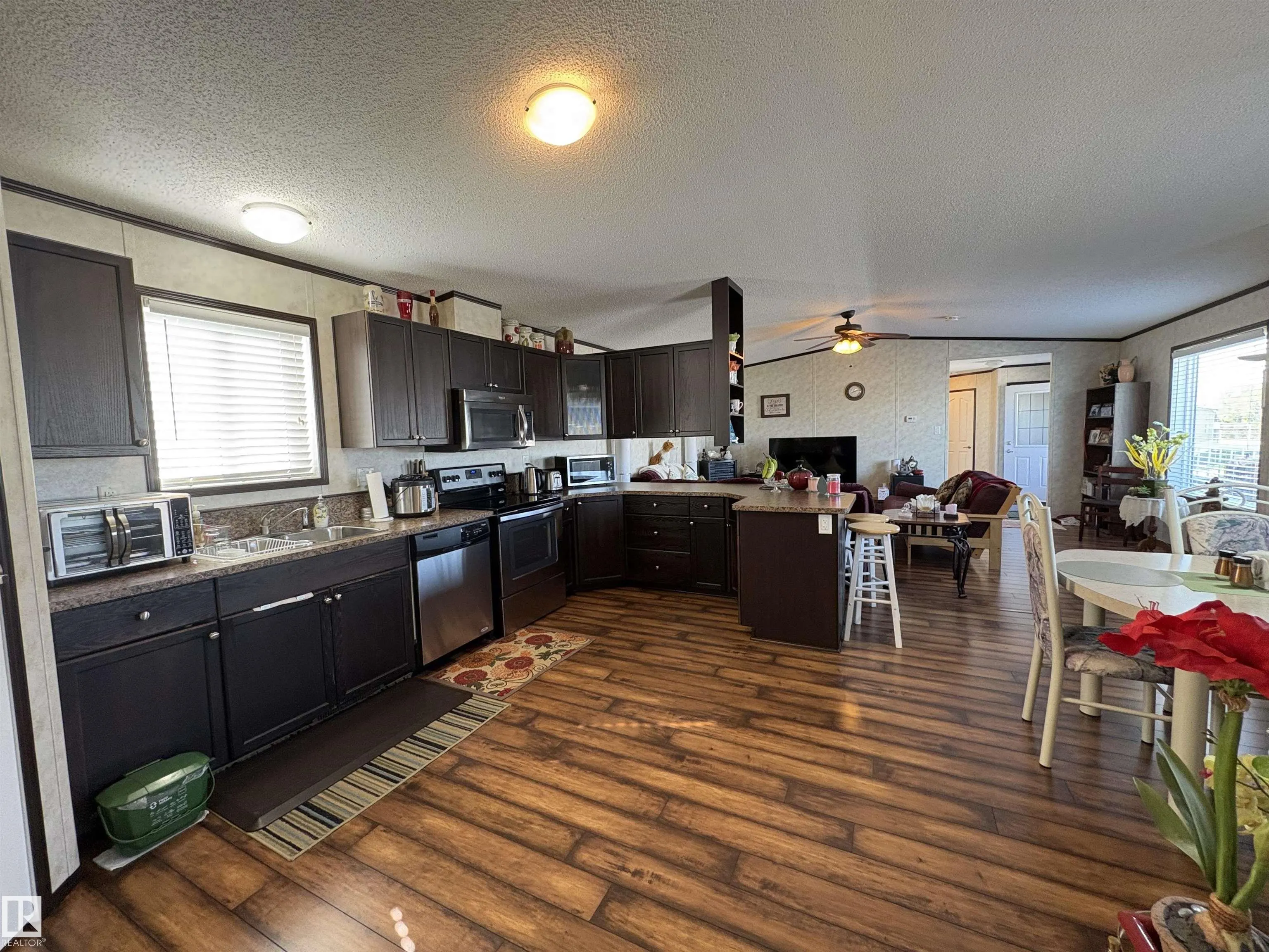 419 Oak Ridge Crescent