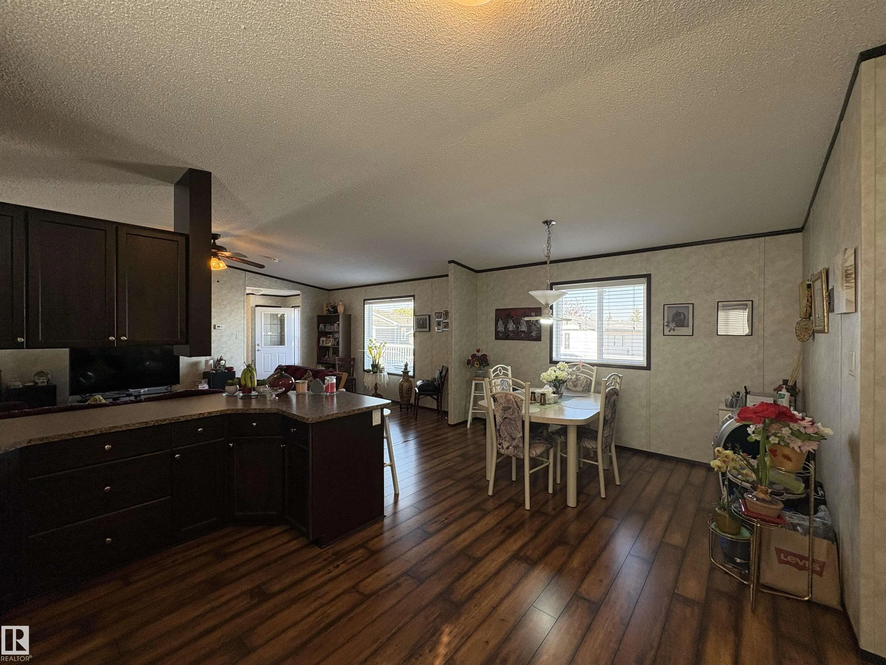 419 Oak Ridge Crescent