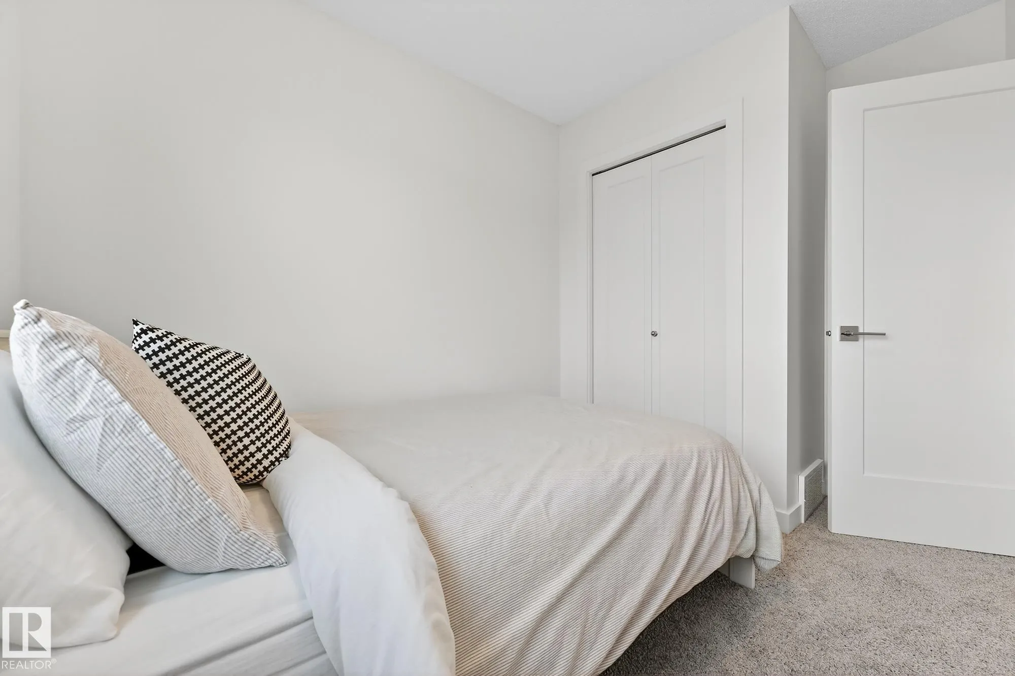 658 BLACK STONE Boulevard