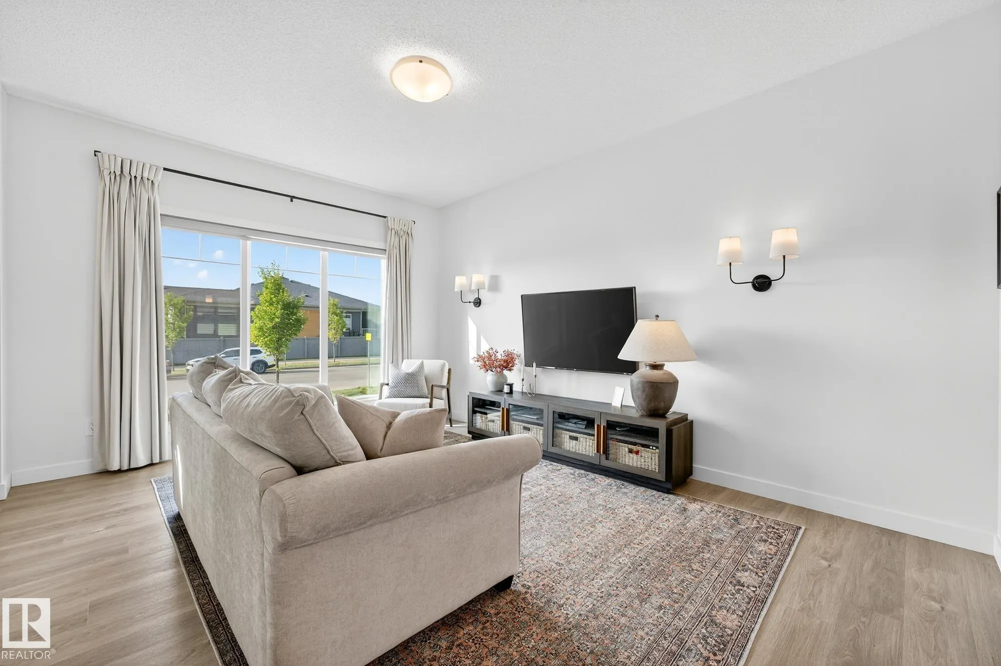 658 BLACK STONE Boulevard