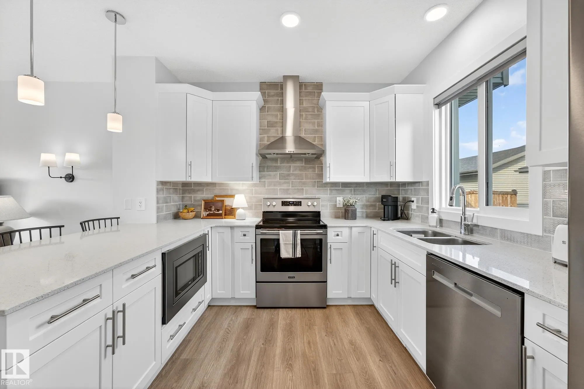 658 BLACK STONE Boulevard