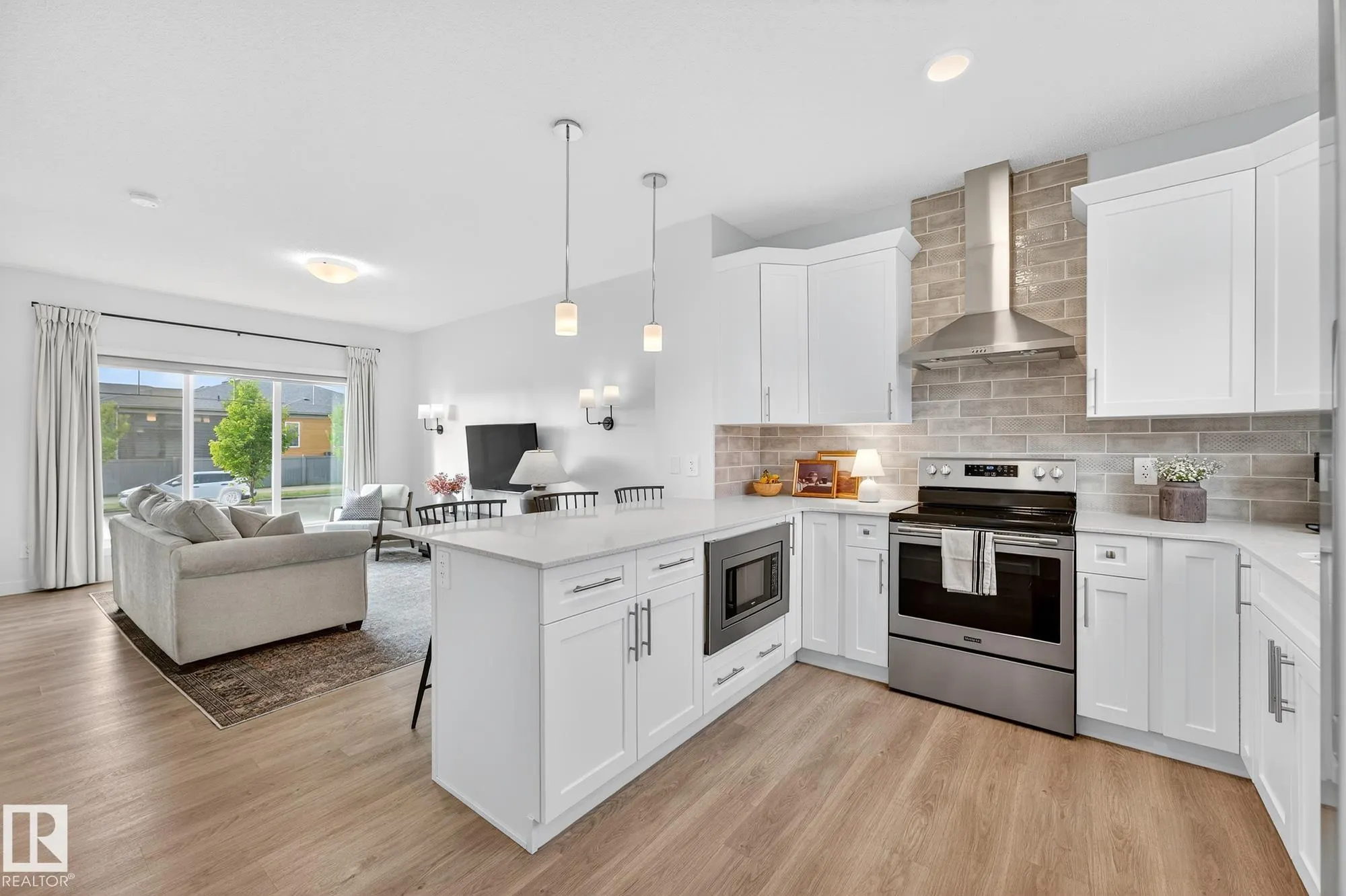 658 BLACK STONE Boulevard