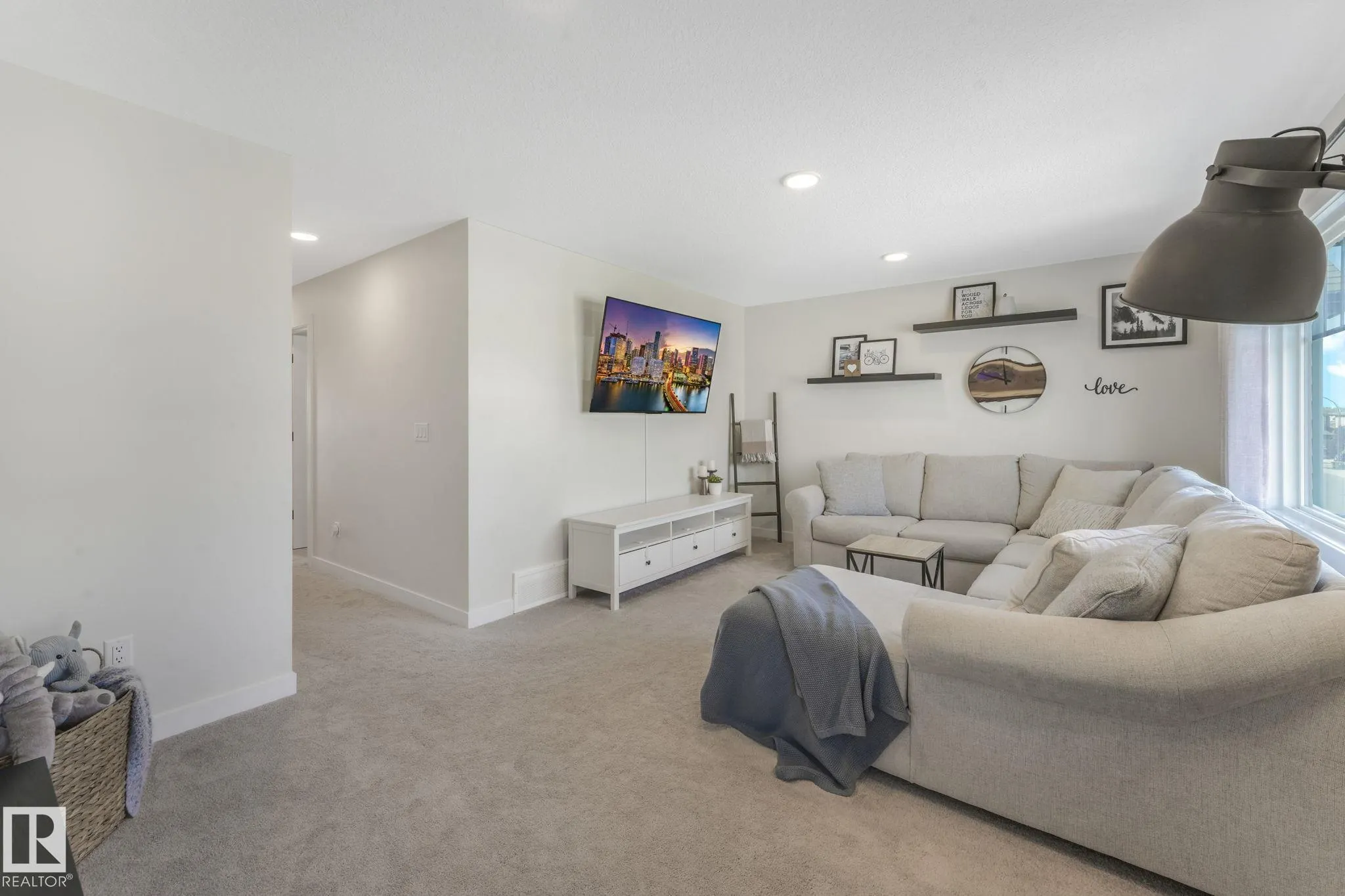 37 SPRINGBROOK Wynd