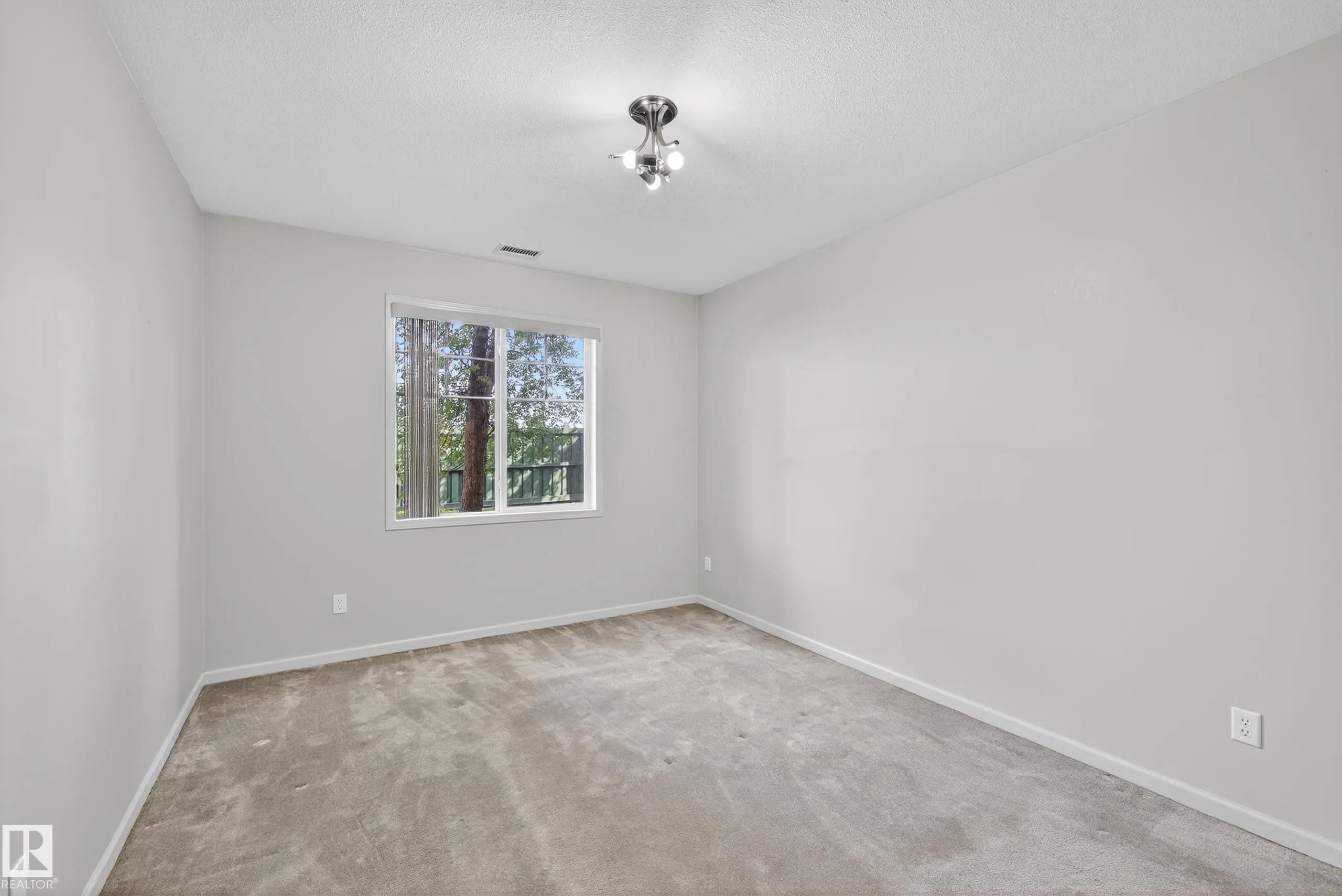 2503 HANNA Crescent