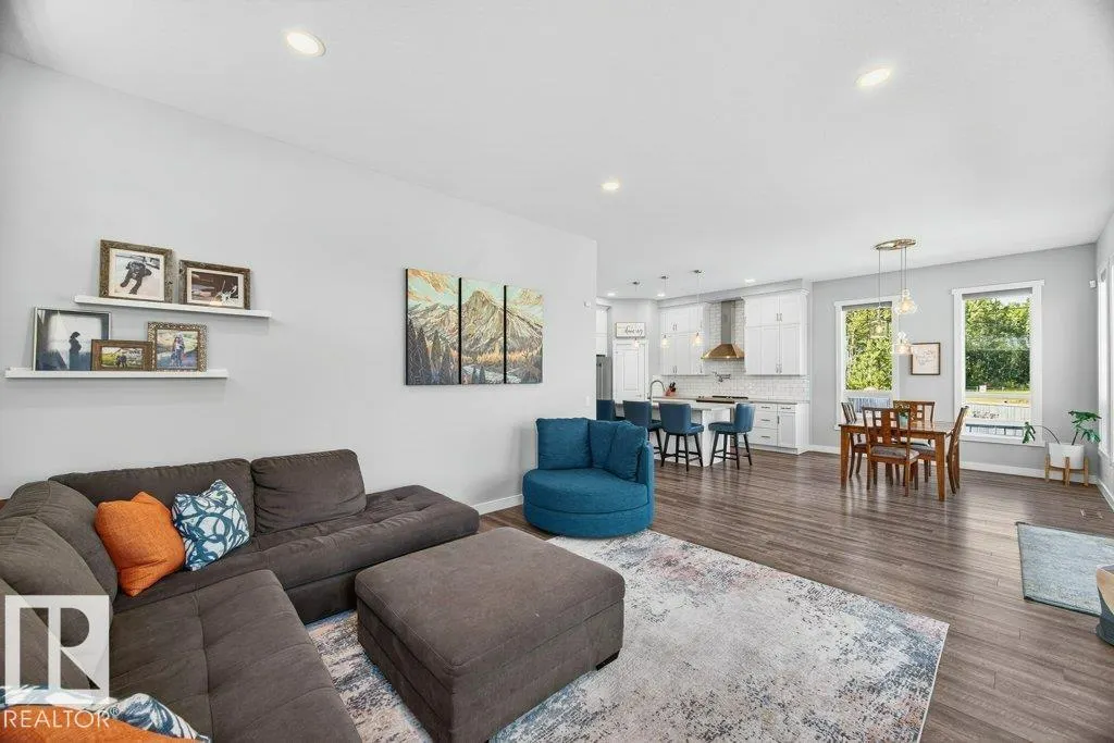 8220 GOURLAY Close