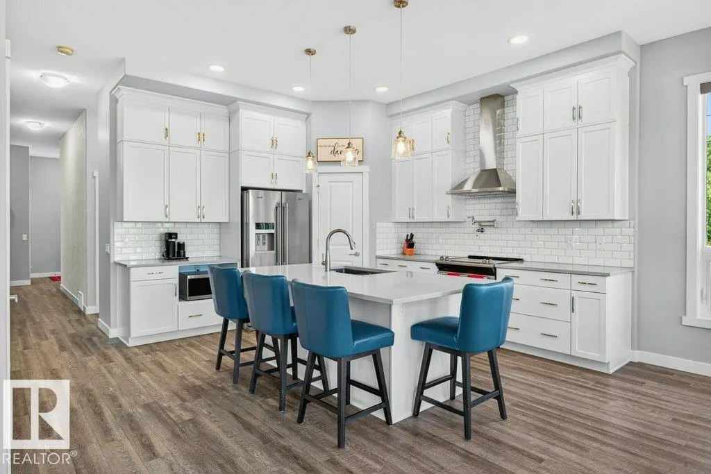 8220 GOURLAY Close