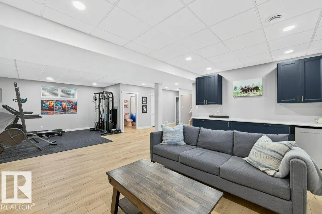 8220 GOURLAY Close