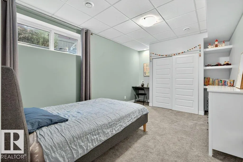 8220 GOURLAY Close