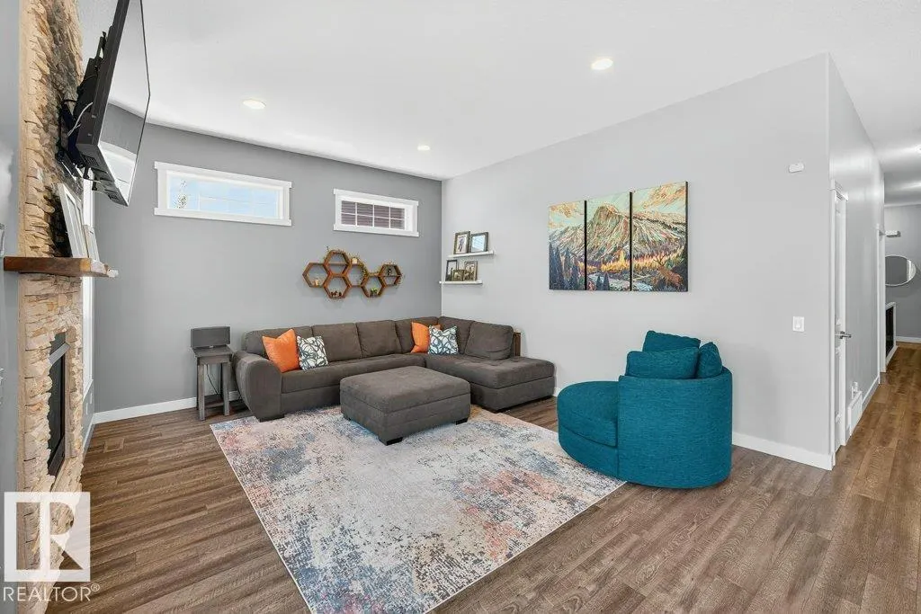 8220 GOURLAY Close