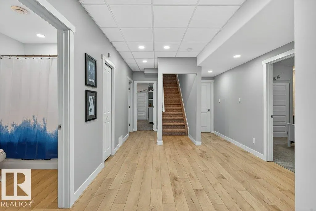 8220 GOURLAY Close