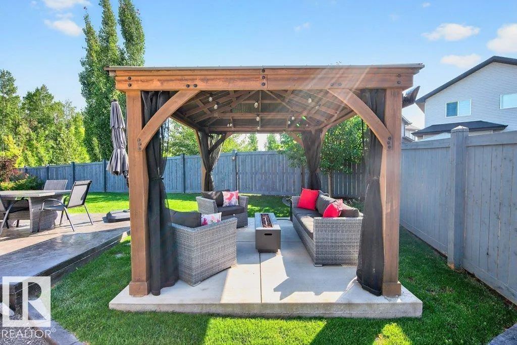 8220 GOURLAY Close