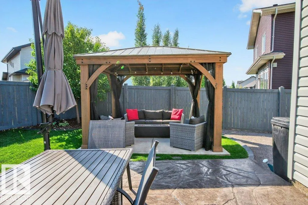 8220 GOURLAY Close