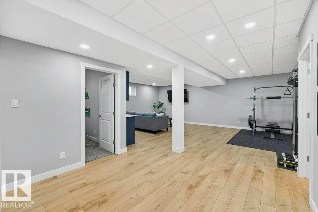 8220 GOURLAY Close
